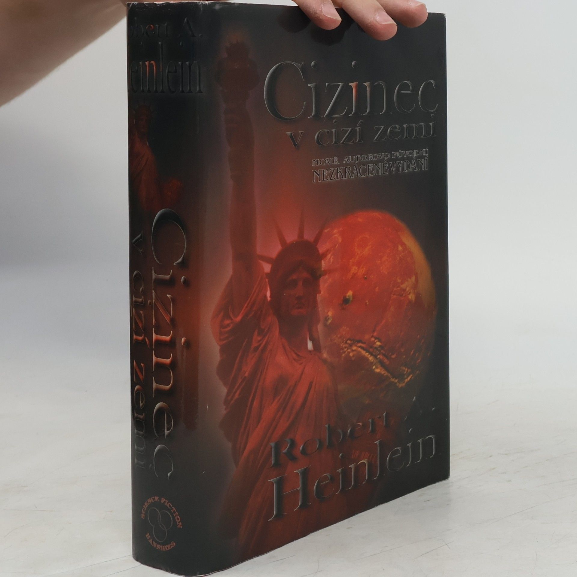 Robert A. Heinlein Cizinec v cizí zemi