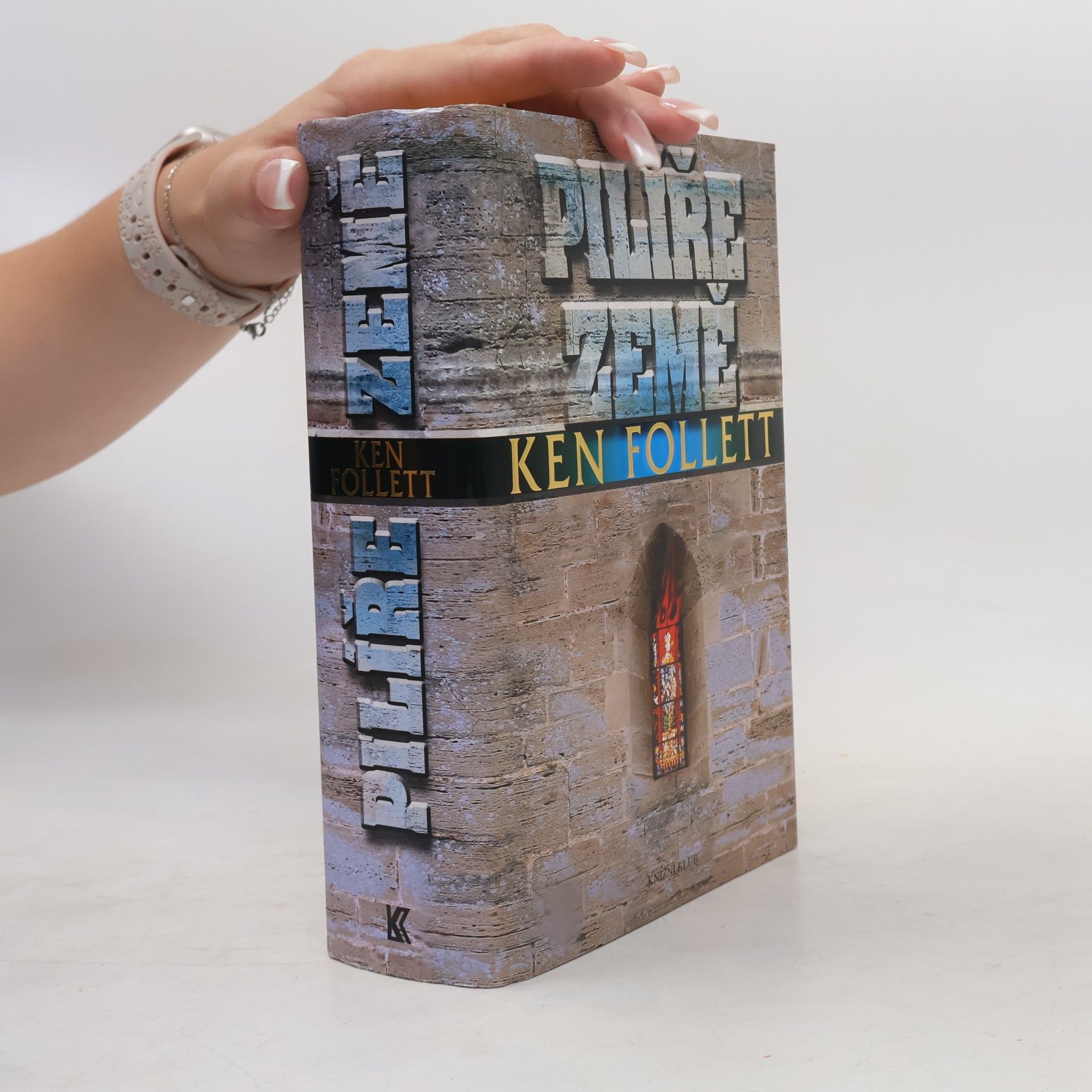 Ken Follett Pilíře země