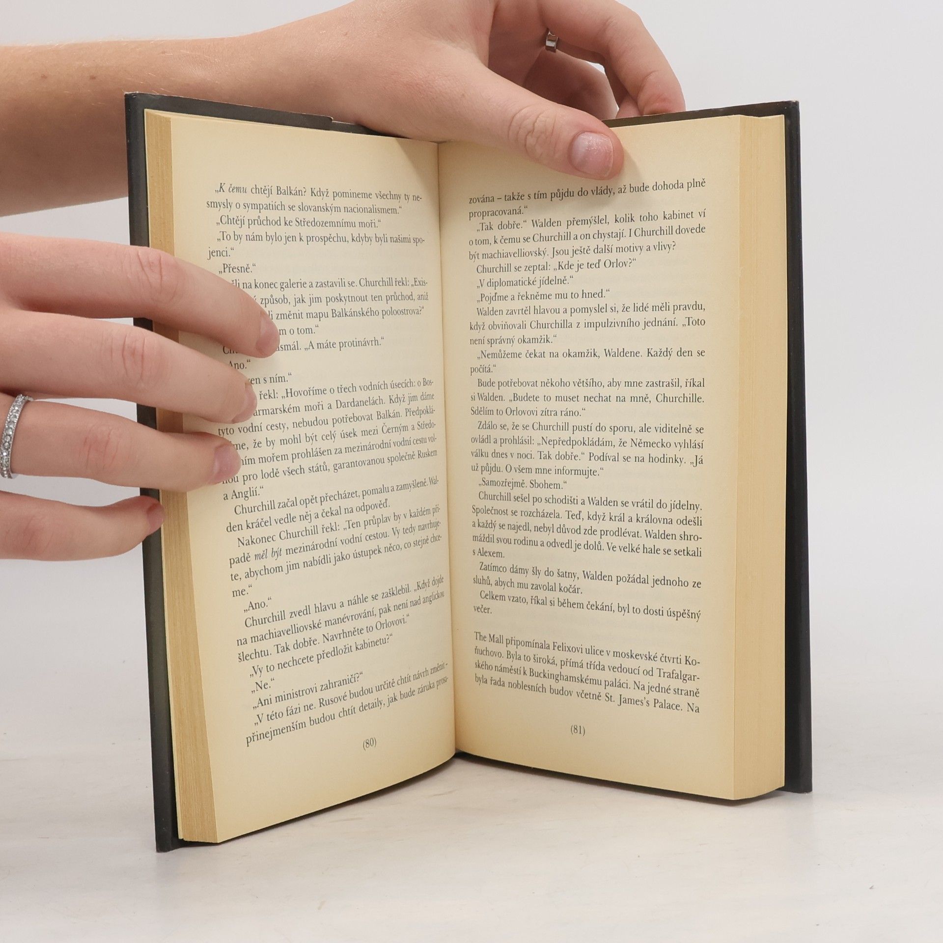 Ken Follett Muž s podivnou minulostí