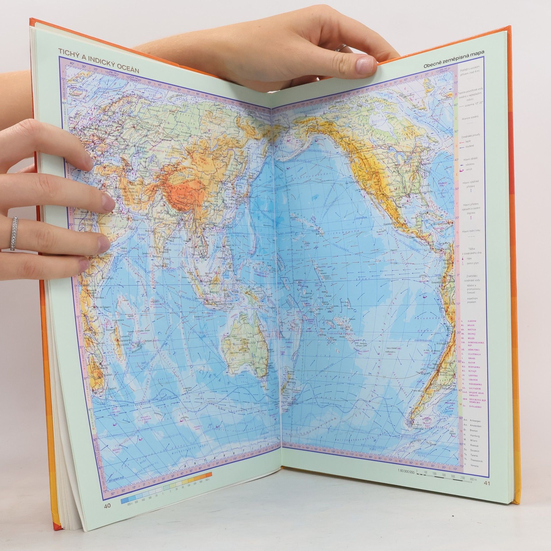 Collectif d'auteurs Školní atlas světa