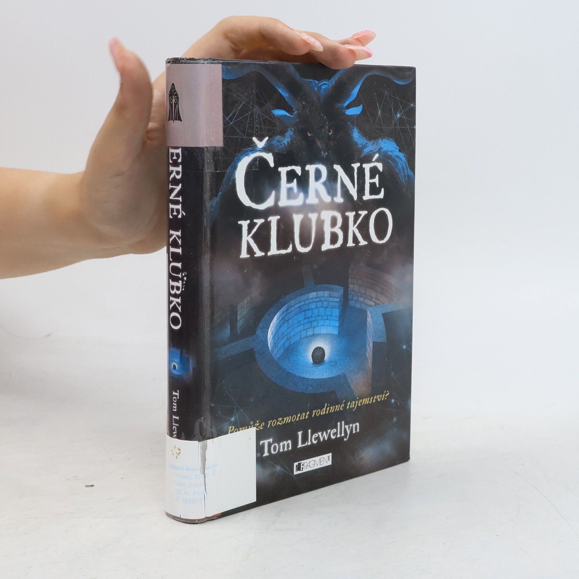 Tom Llewellyn Černé klubko