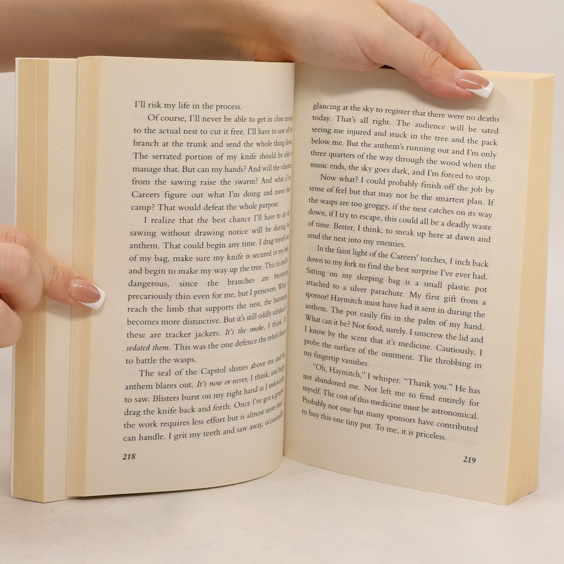 Suzanne Collins The hunger games