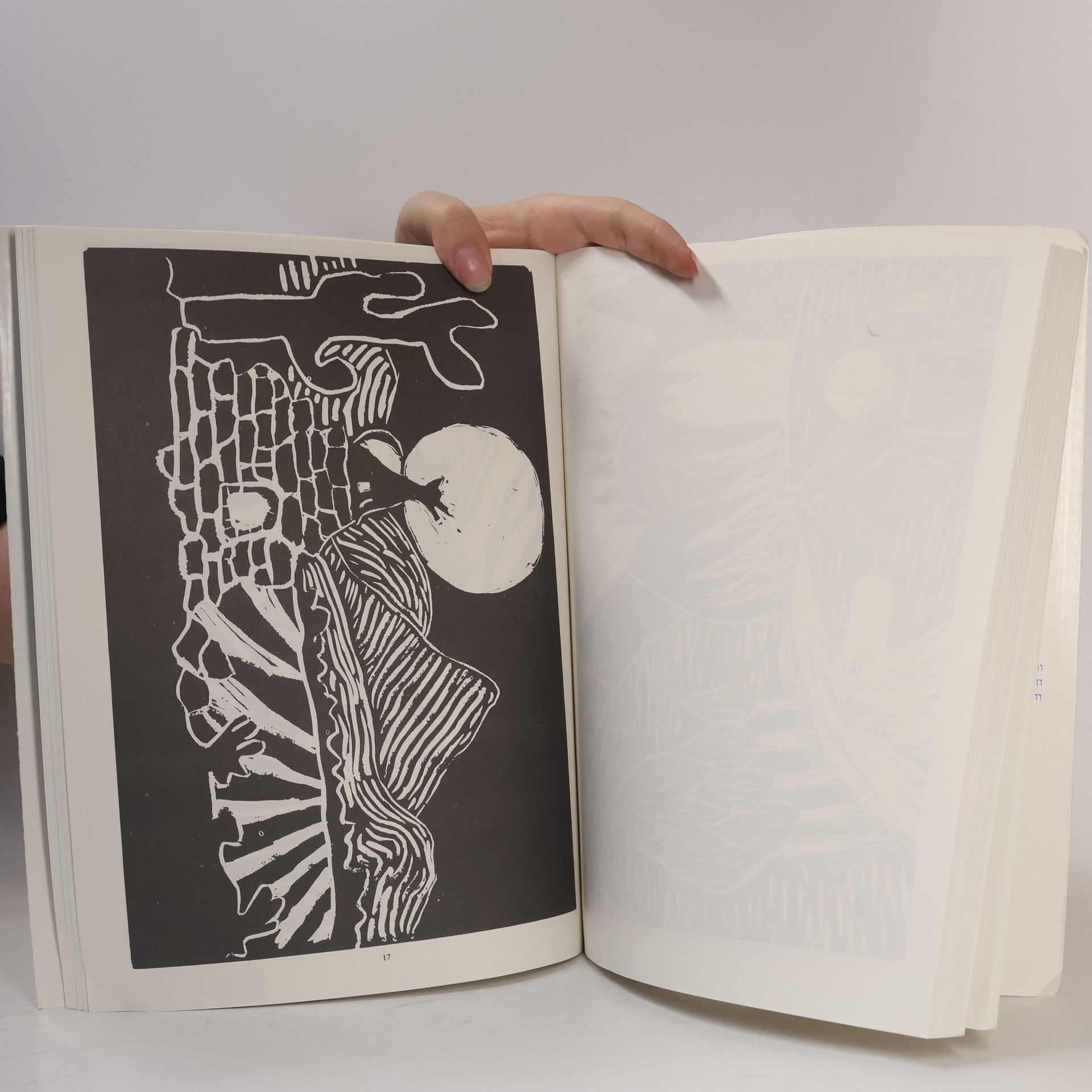 Collectif d'auteurs Seventy Graphic Prints by Jewish, Arab and Druze Children