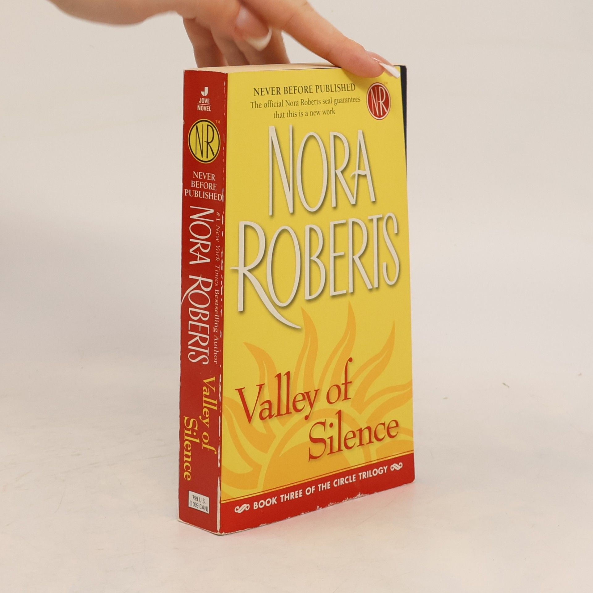 Nora Roberts The Circle Trilogy - 3: Valley Of Silence. Rot Wie Die Liebe, Englische Ausgabe
