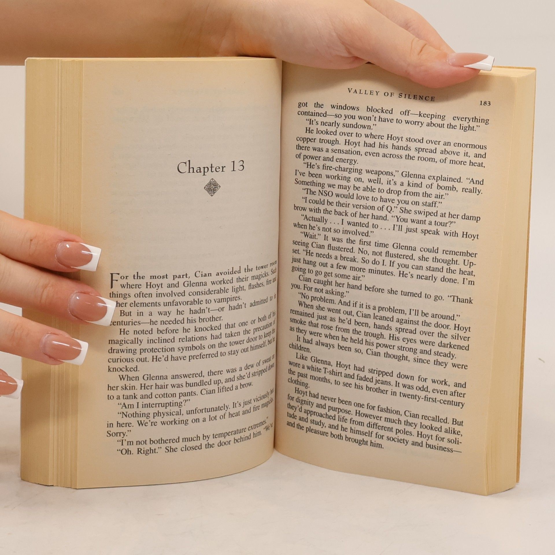 Nora Roberts The Circle Trilogy - 3: Valley Of Silence. Rot Wie Die Liebe, Englische Ausgabe