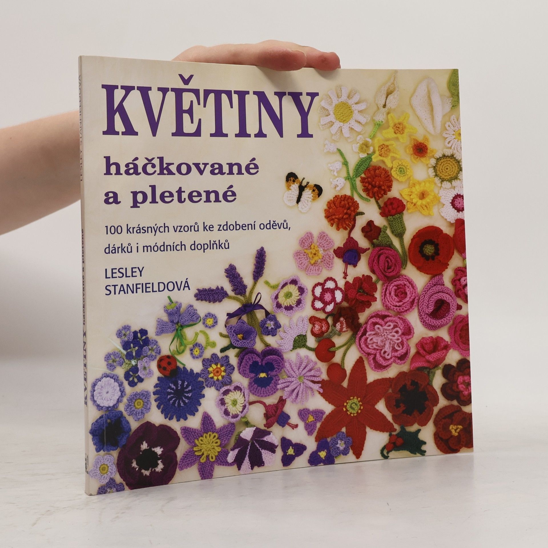 Lesley Stanfield Květiny háčkované a pletené
