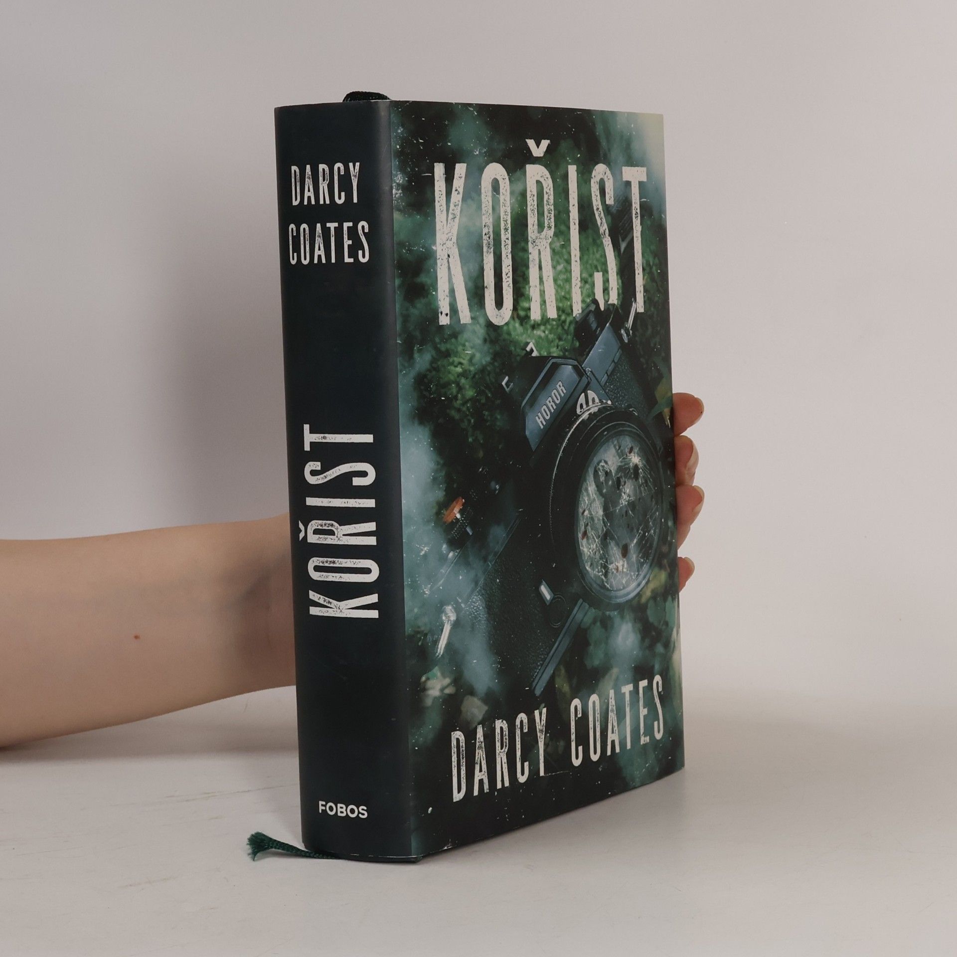 Darcy Coates Kořist
