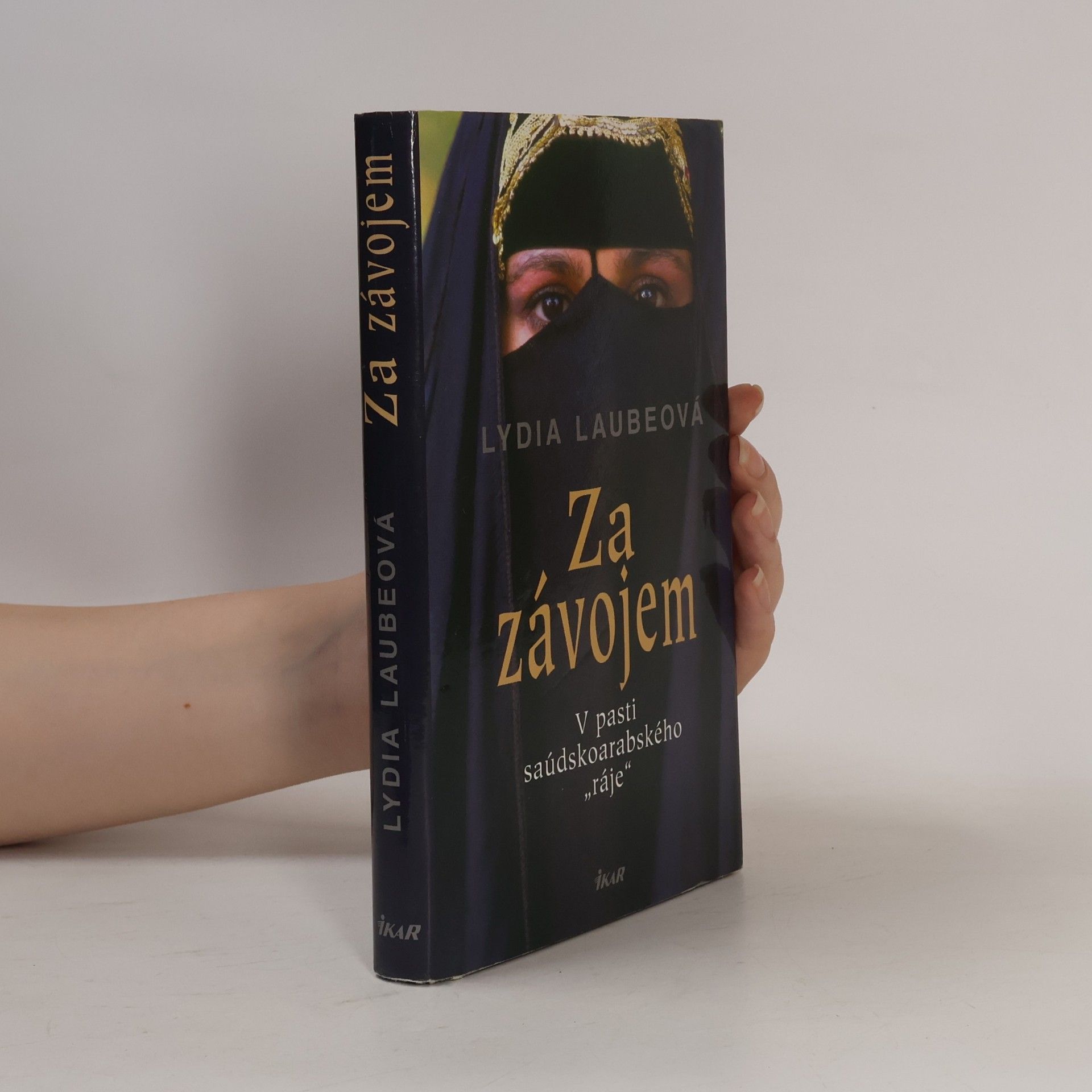 Lydia Laube Za závojem. V pasti saúdskoarabského "ráje"