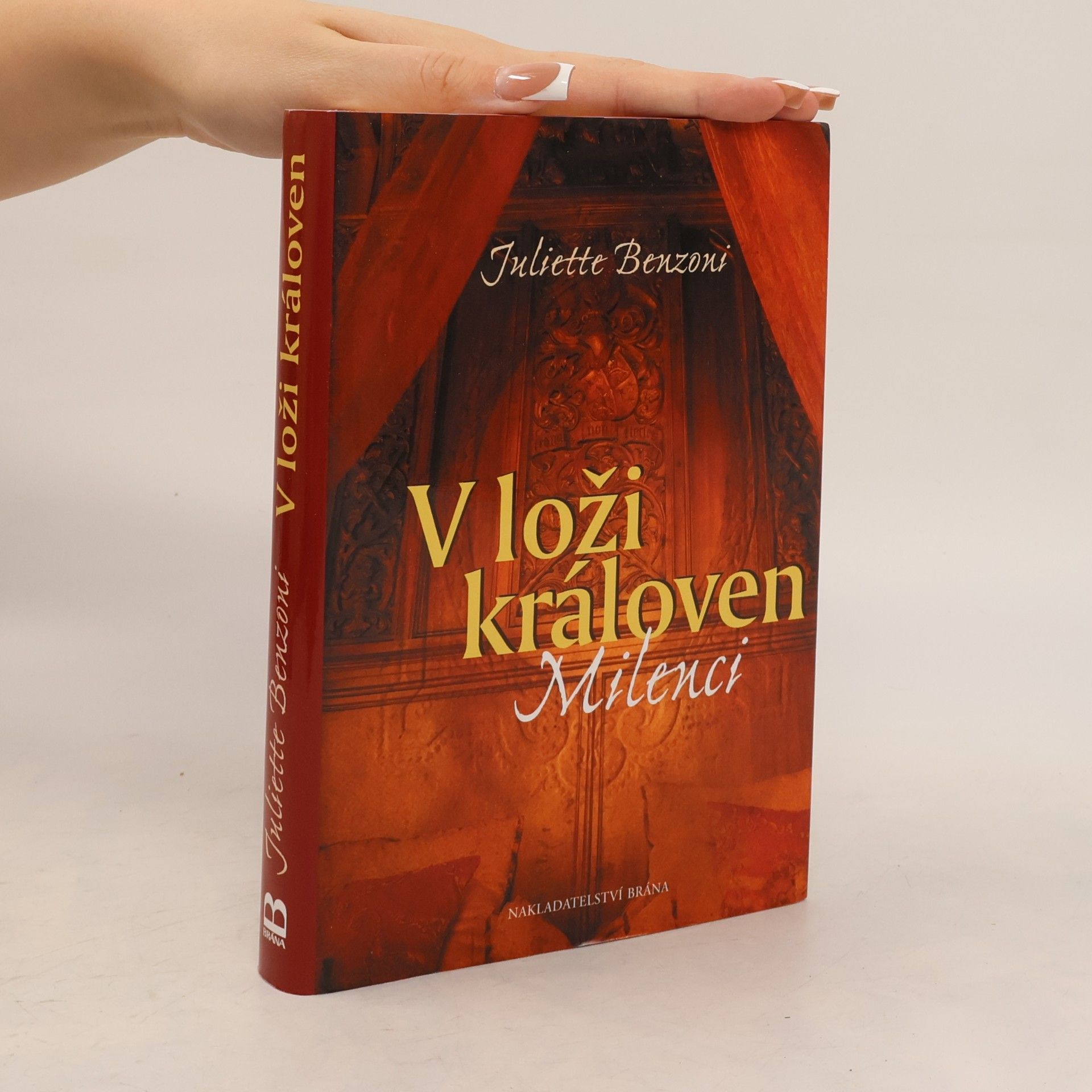 Juliette Benzoni V loži královen: Milenci