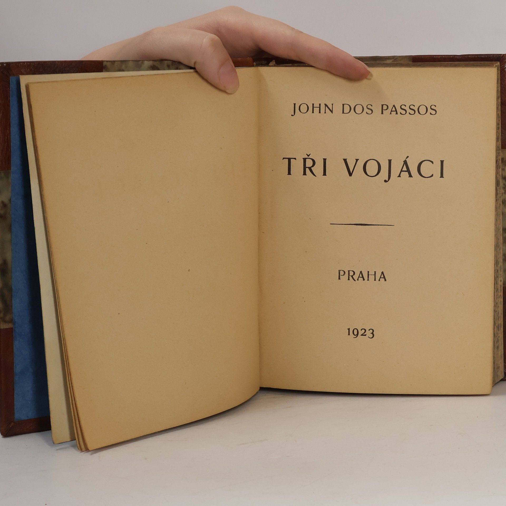 John Dos Passos Tři vojáci