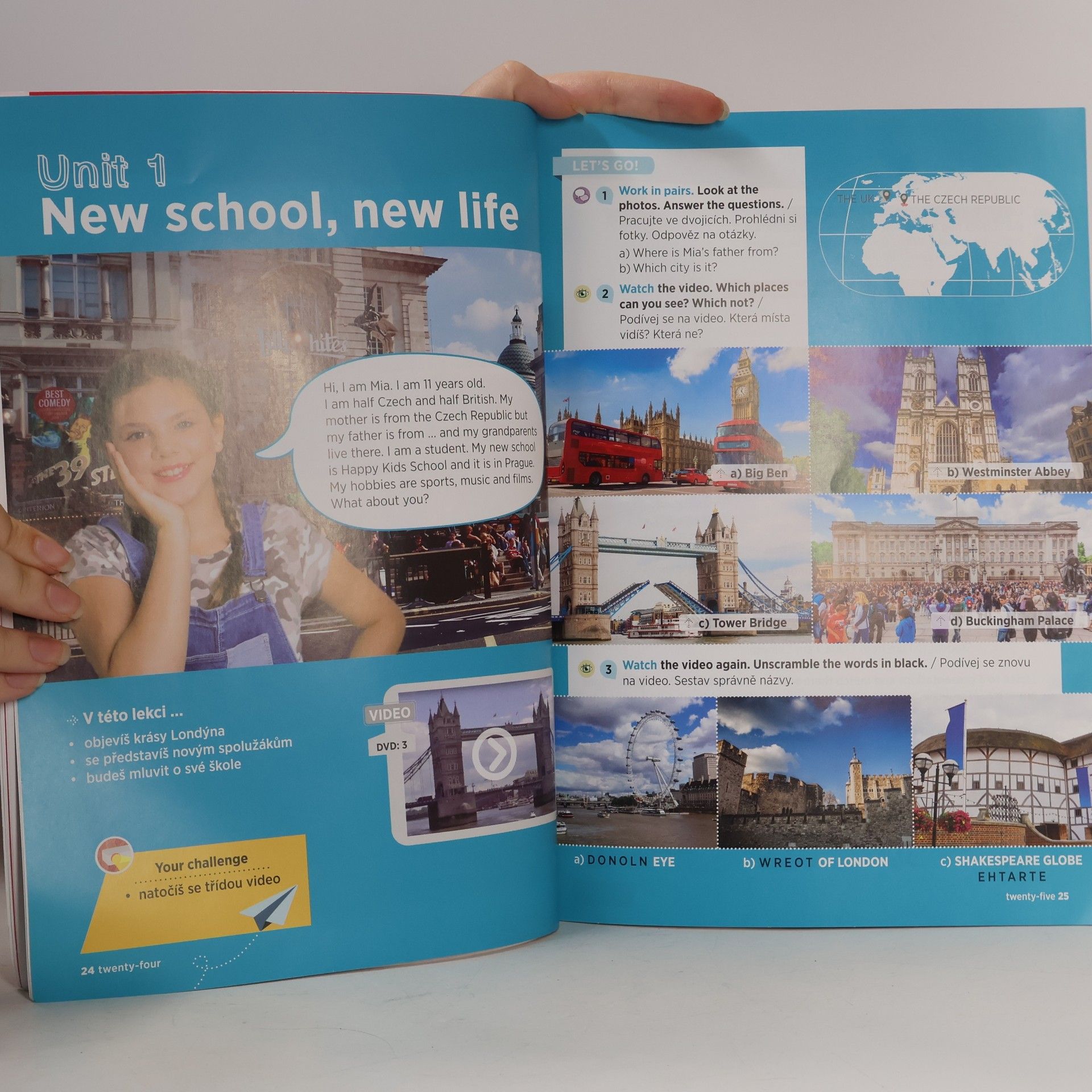 Kolektiv autorů Bloggers 1. Connected with the World of English