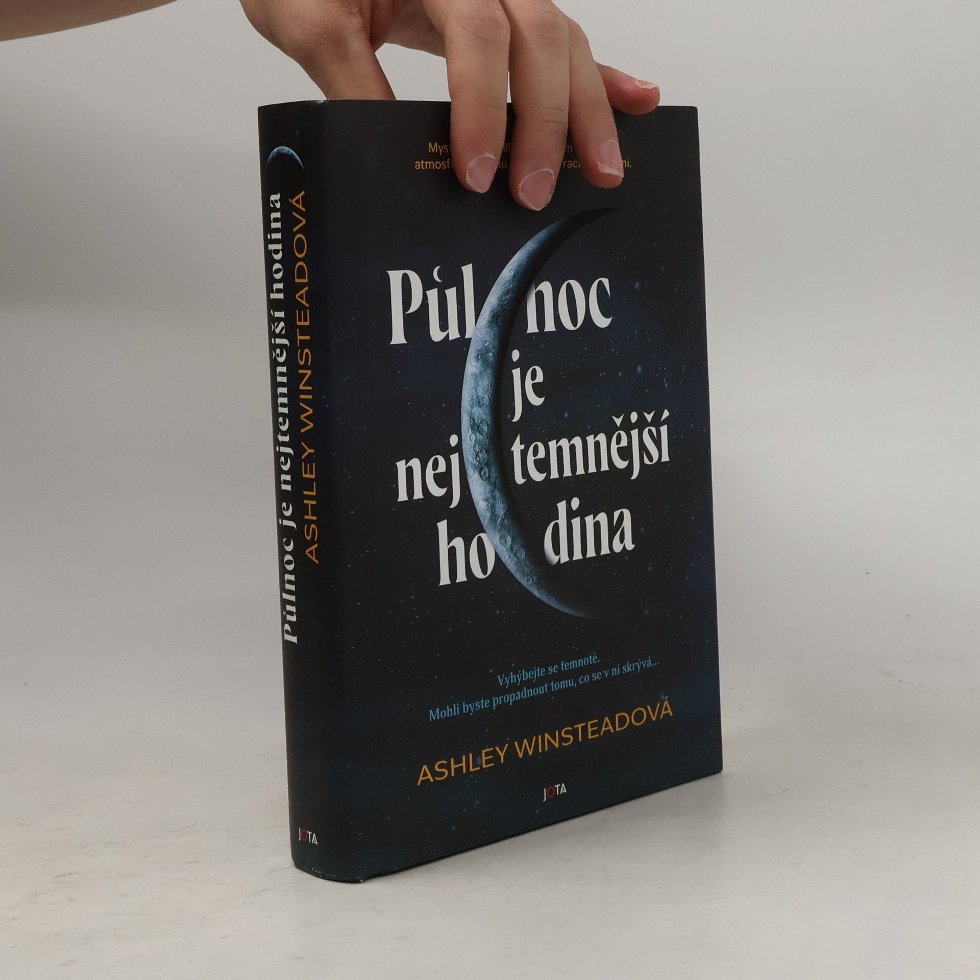 Ashley Winstead Půlnoc je nejtemnější hodina