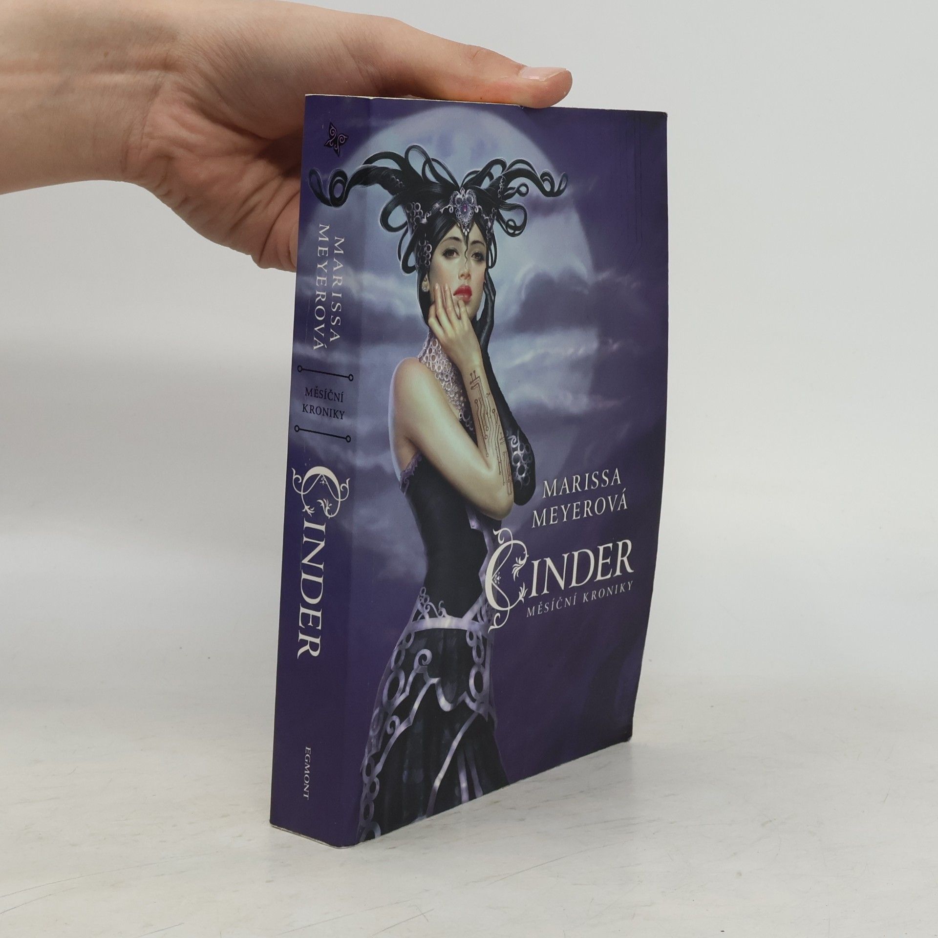 Marissa Meyer Měsíční kroniky - Cinder (1. díl série)