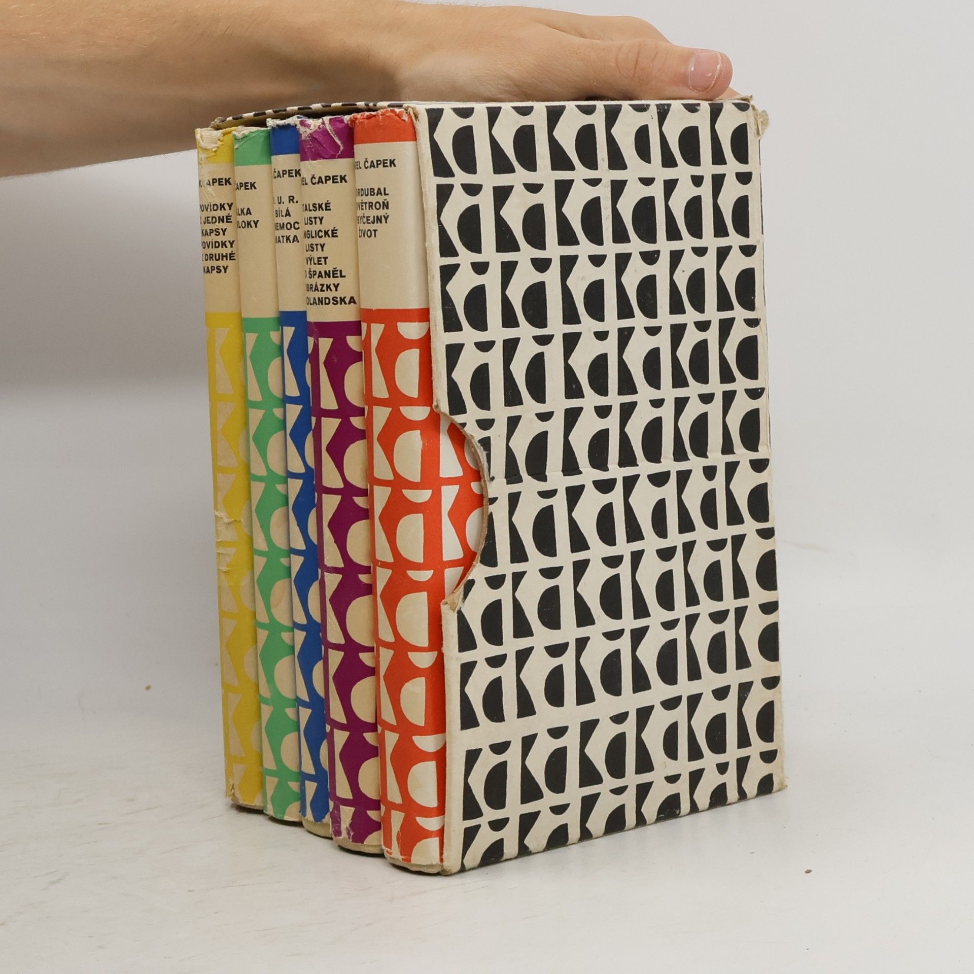 Karel Čapek Hordubal / Povětroň / Obyčejný život / Italské listy / Anglické listy / Výlet do Španěl / Obrázky z Holandska / Povídky z jedné kapsy / Povídky z druhé kapsy / Válka s mloky / R.U.R. / Bílá nemoc / Matka
