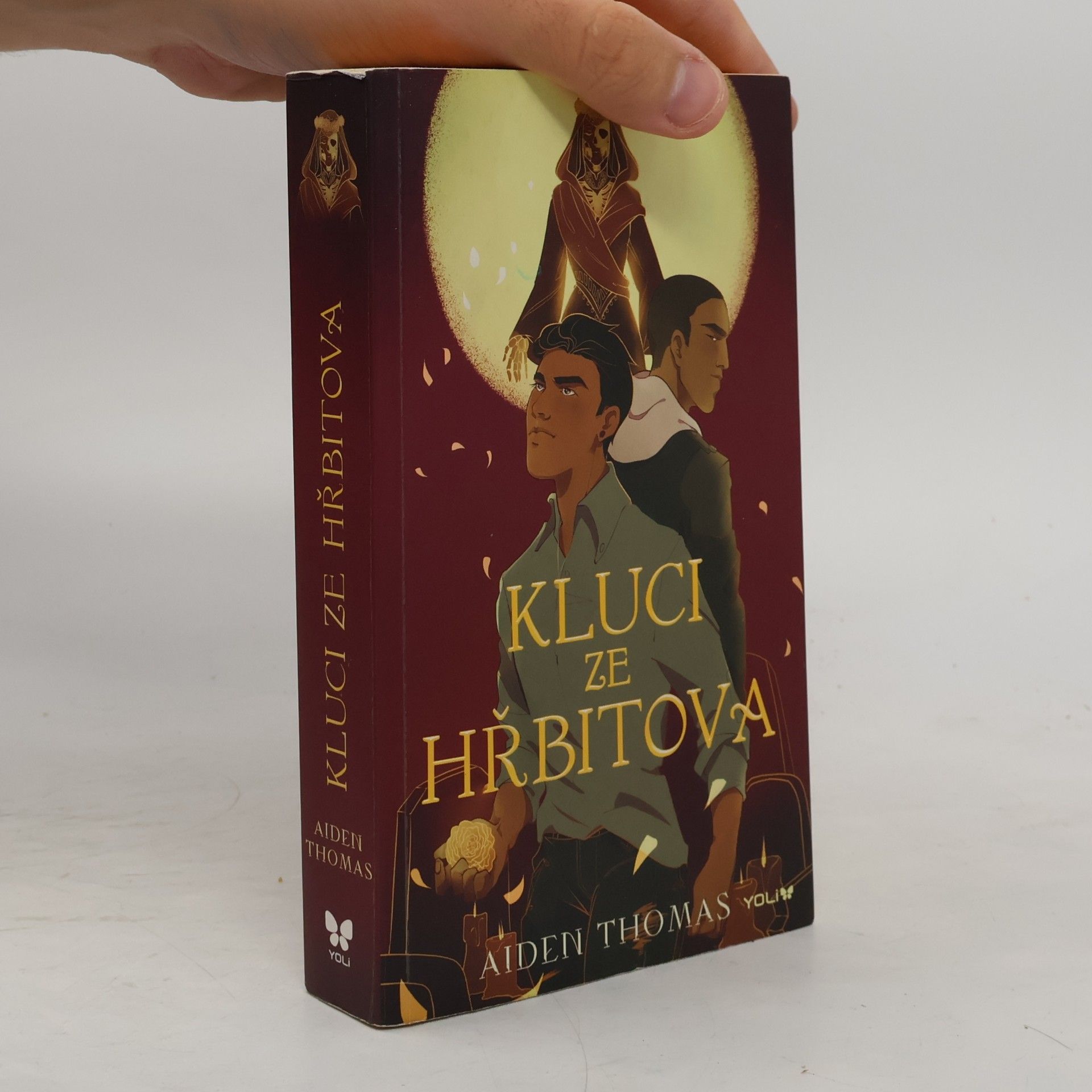 Aiden Thomas Kluci ze hřbitova