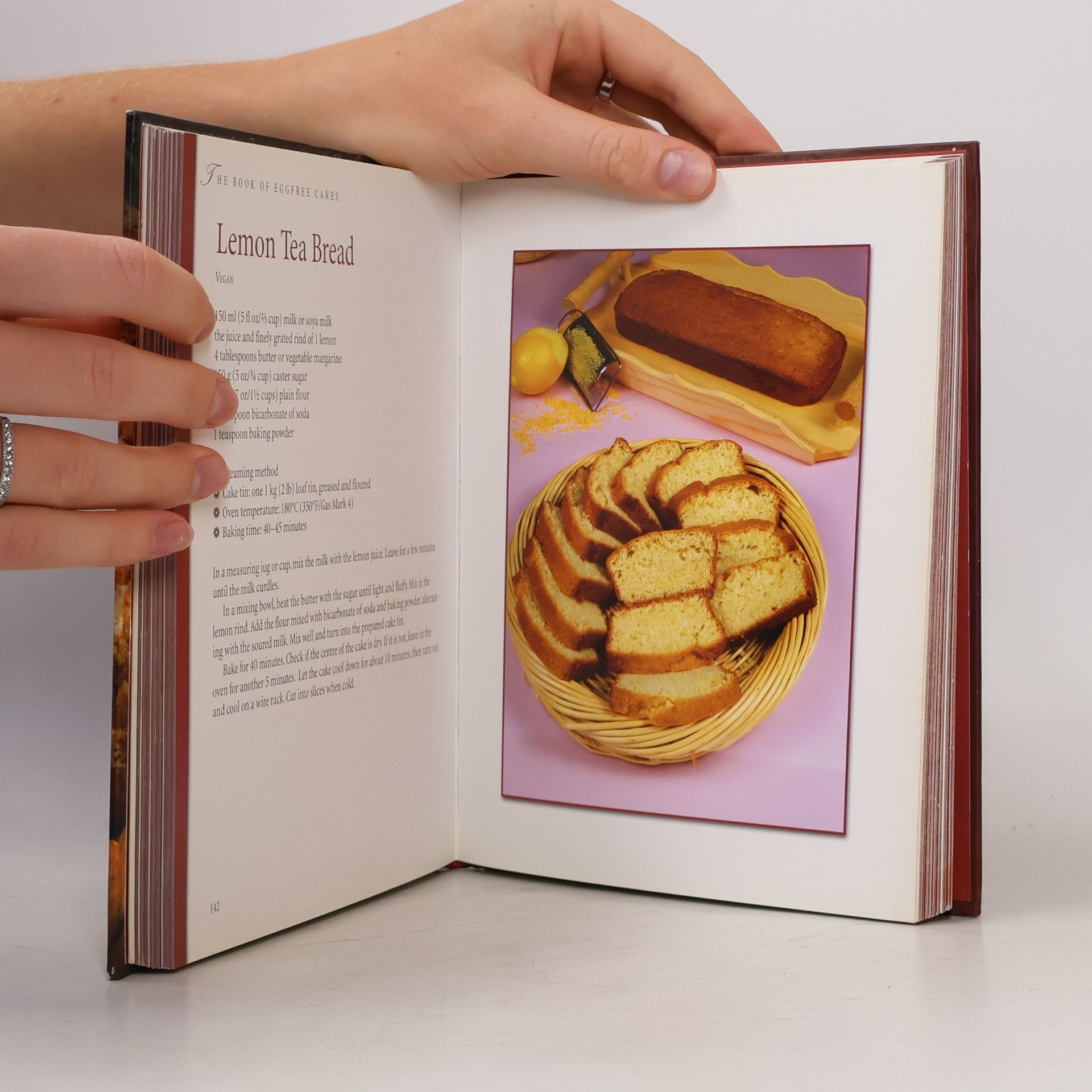 Cintia Stammers The Book of Egg Free Cakes