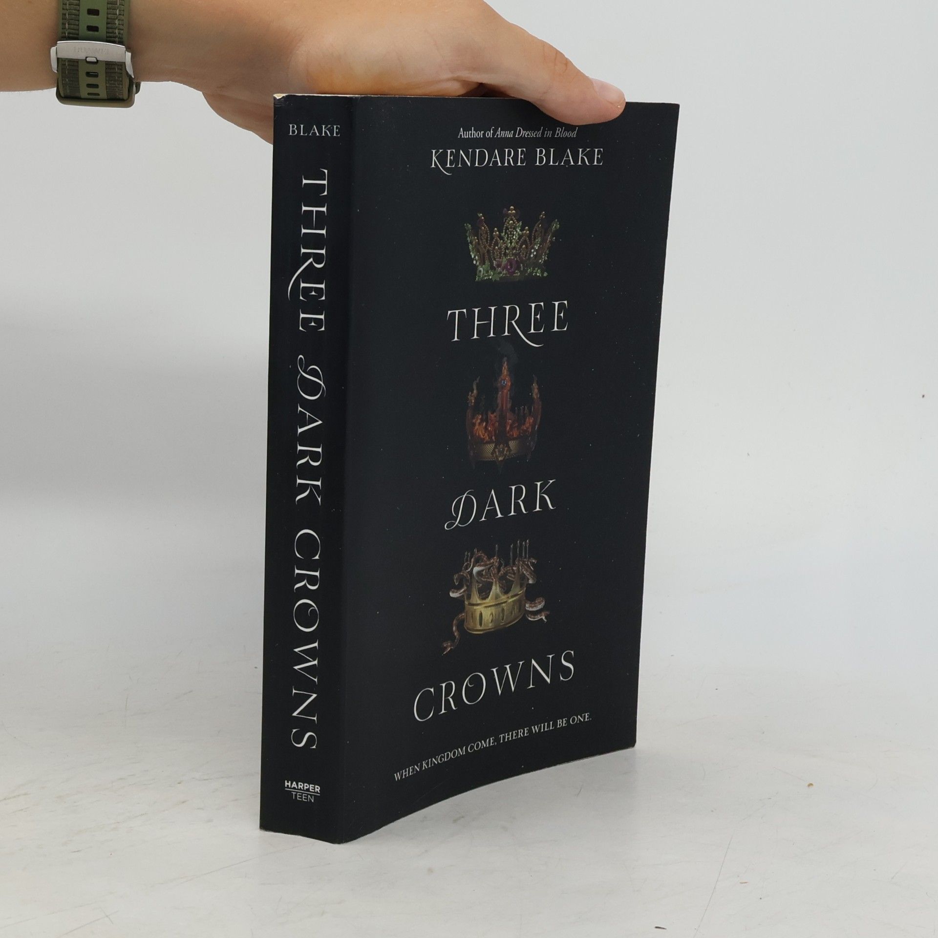 Kendare Blake Three Dark Crowns