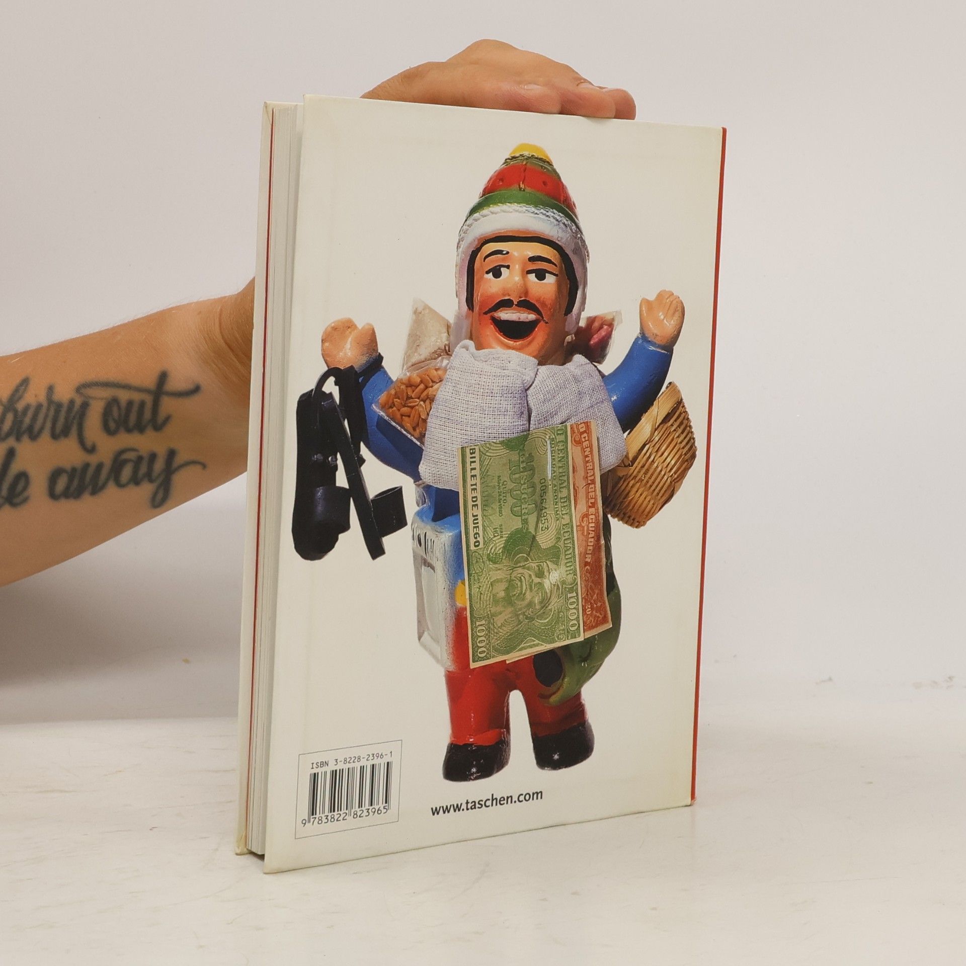 Carlos Mustienes Extra/Ordinary Objects