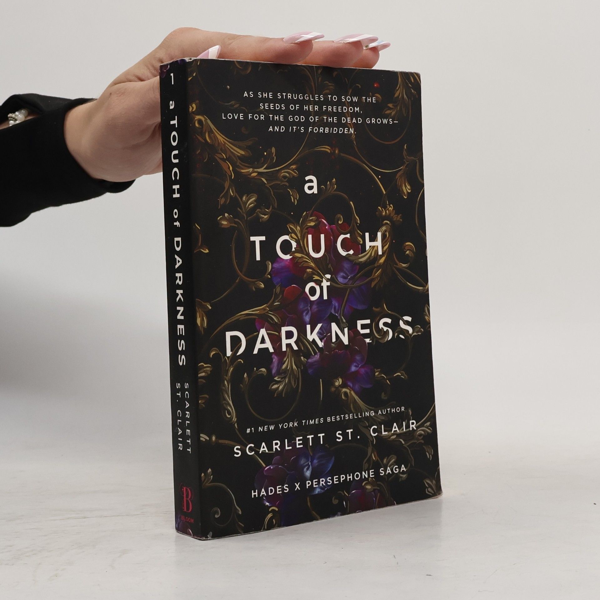 Scarlett St. Clair A Touch of Darkness
