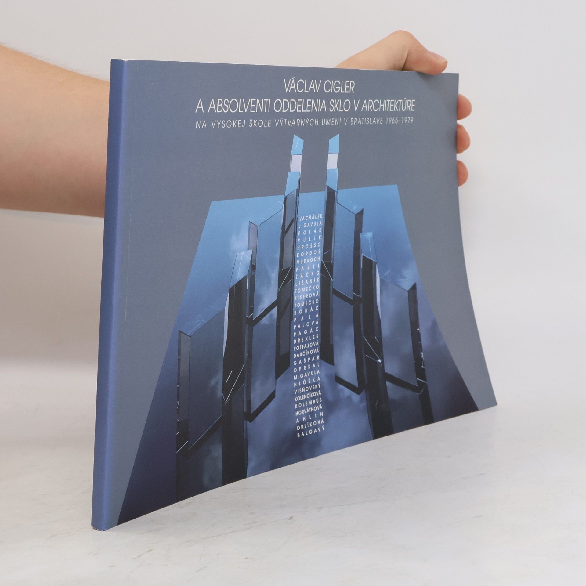Václav Cigler a absolventi oddelenia sklo v architektúre na Vysokej škole výtvarných umení v Bratislave 1965-1979