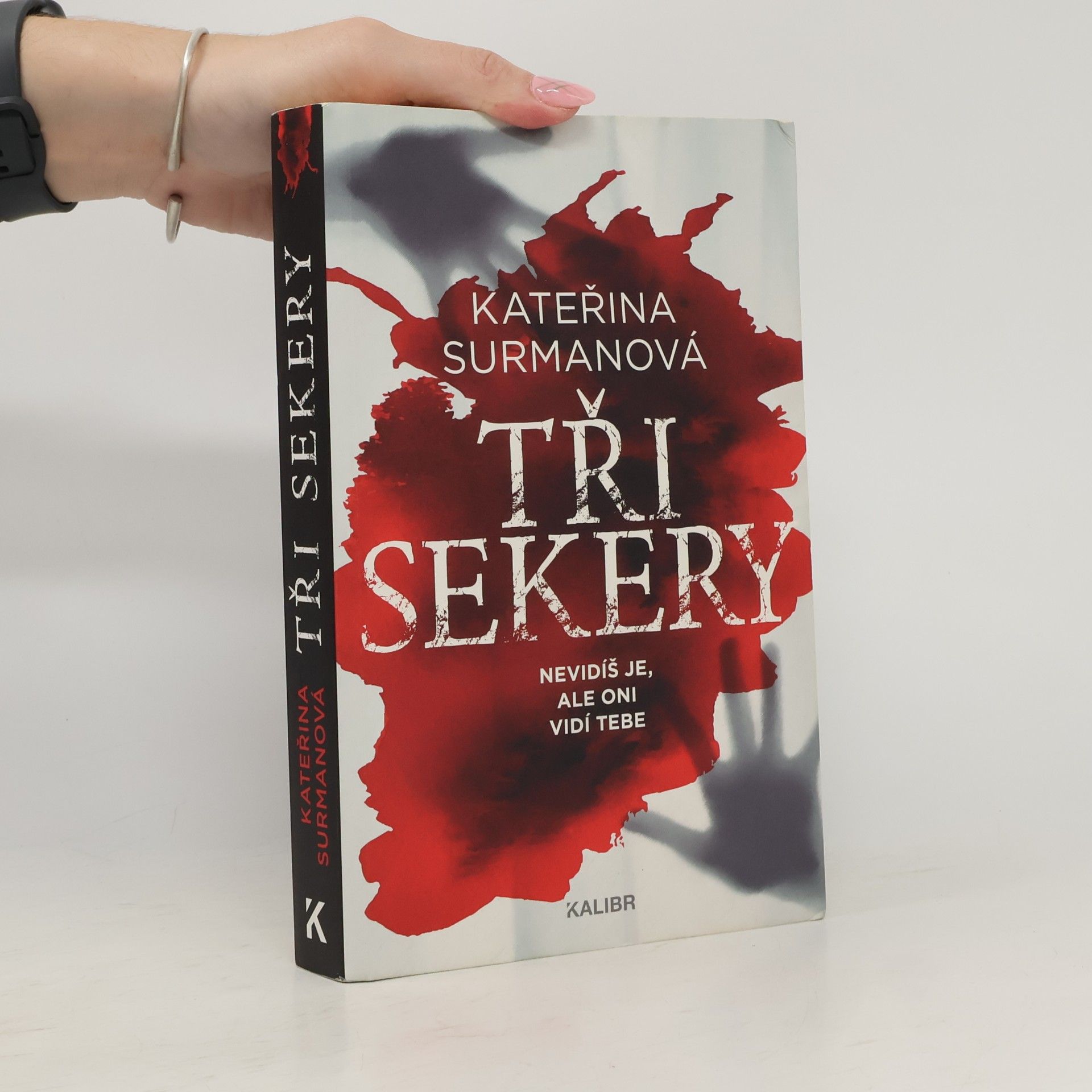 Tři Sekery. Nevidíš je, ale oni vidí tebe