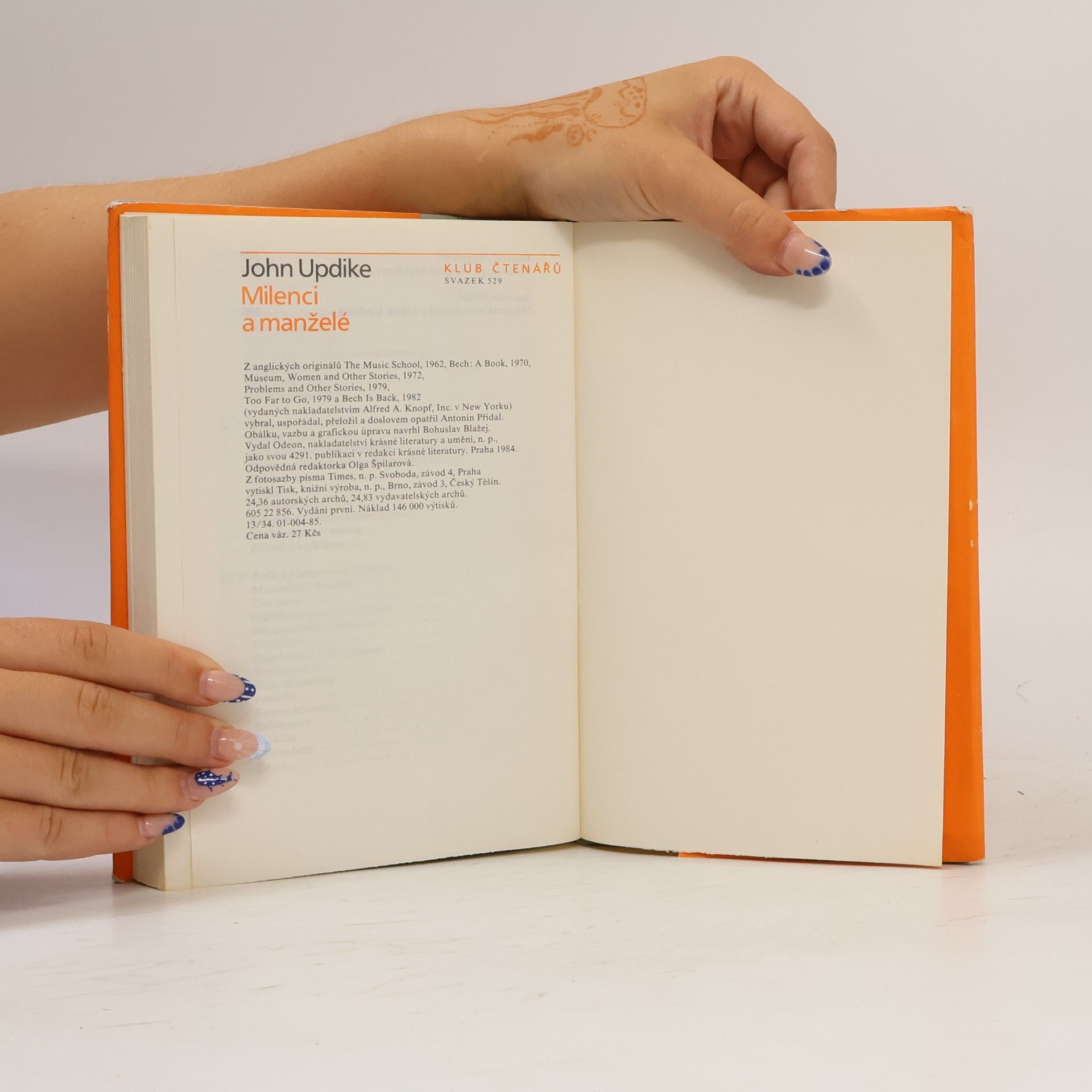 John Updike Milenci a manželé
