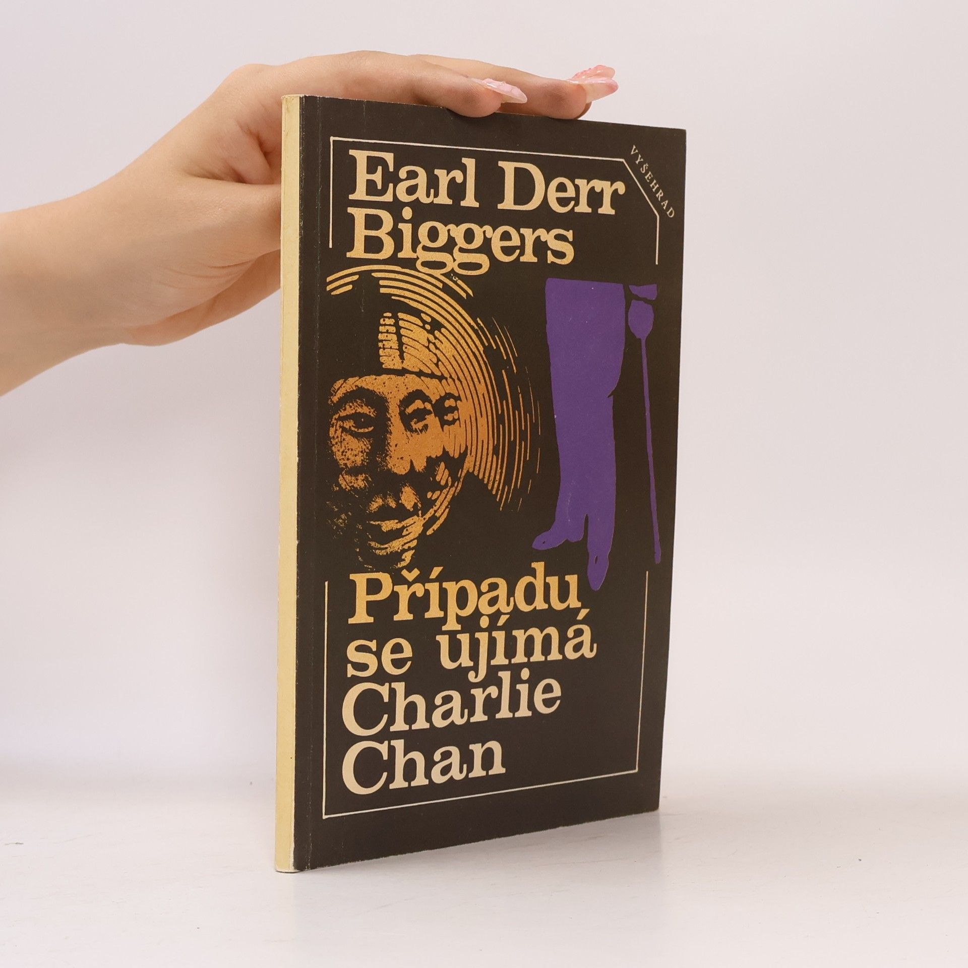 Earl Derr Biggers Případu se ujímá Charlie Chan
