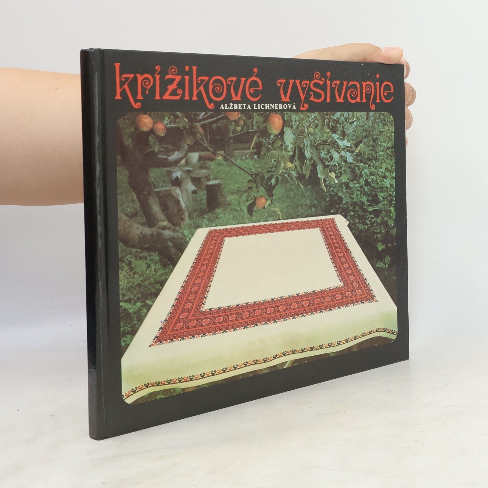 Alžbeta Lichnerová Krížikové vyšívanie