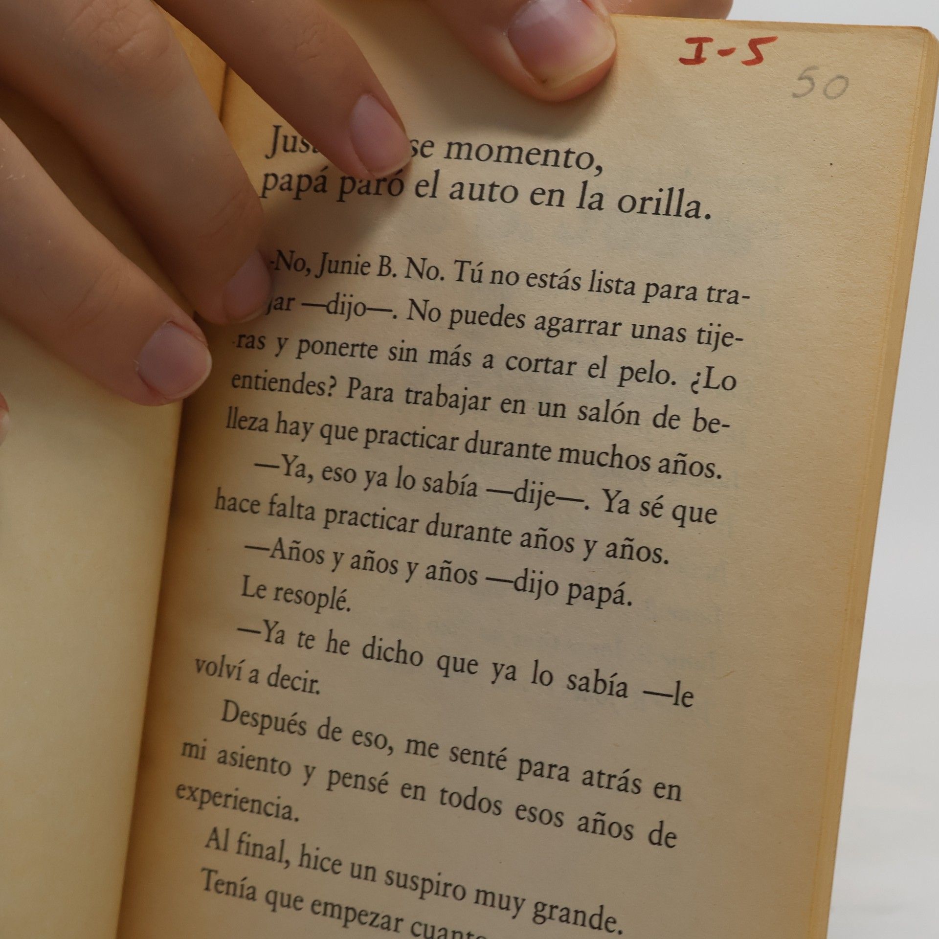 Barbara Park Junie B. Jones es una peluquera