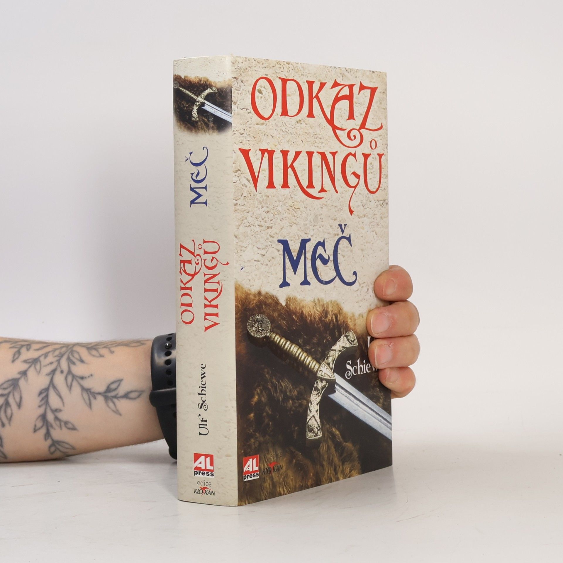 Ulf Schiewe Odkaz Vikingů: Meč