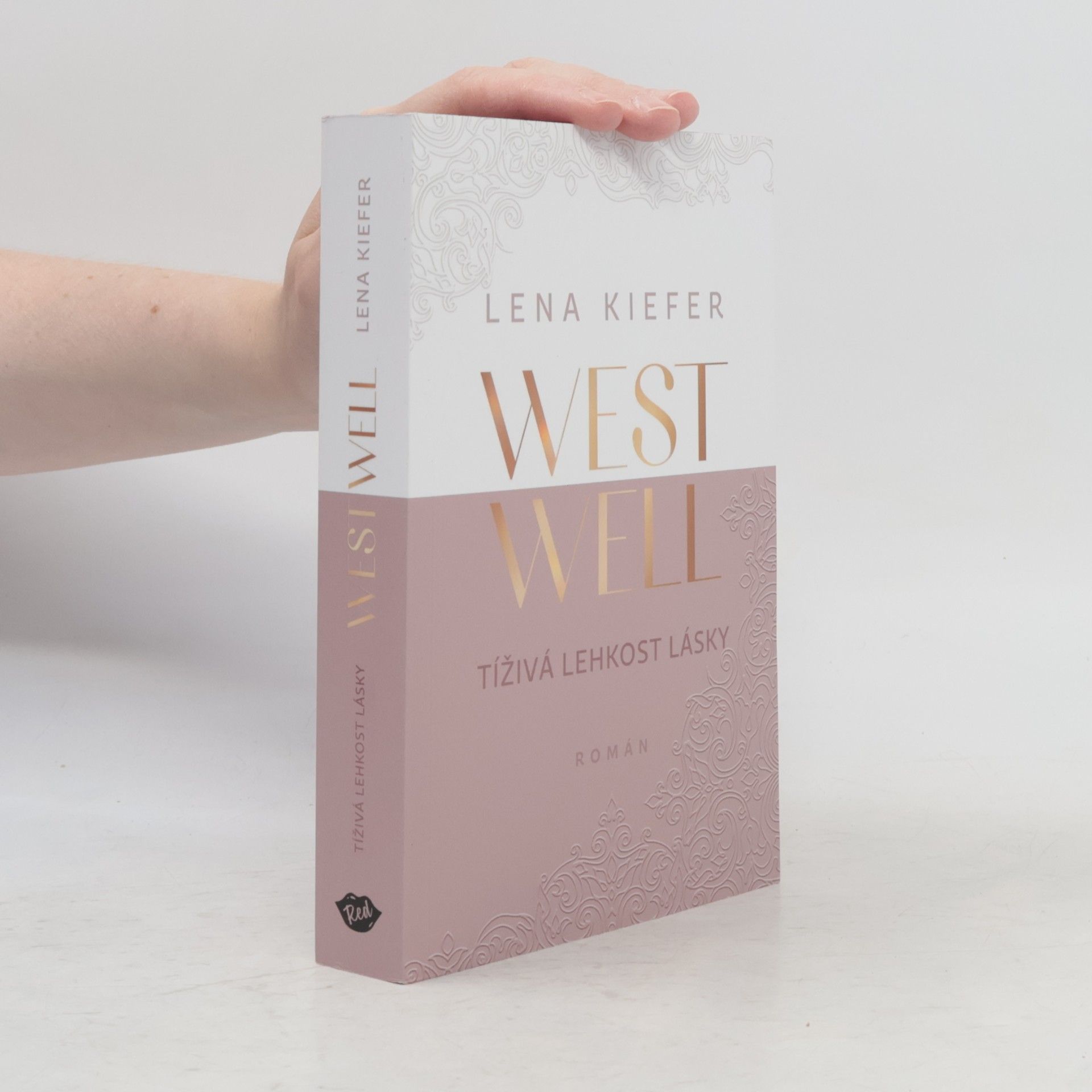 Lena Kiefer Westwell. Tíživá lehkost lásky