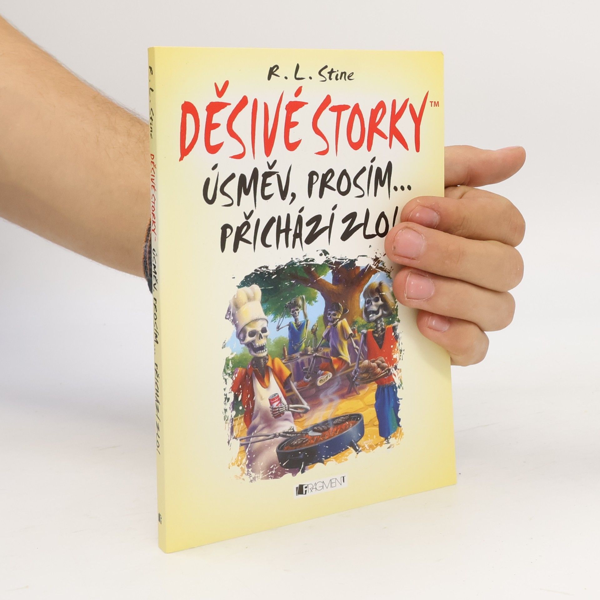 R. L. Stine Děsivé storky: Úsměv, prosím... přichází zlo!
