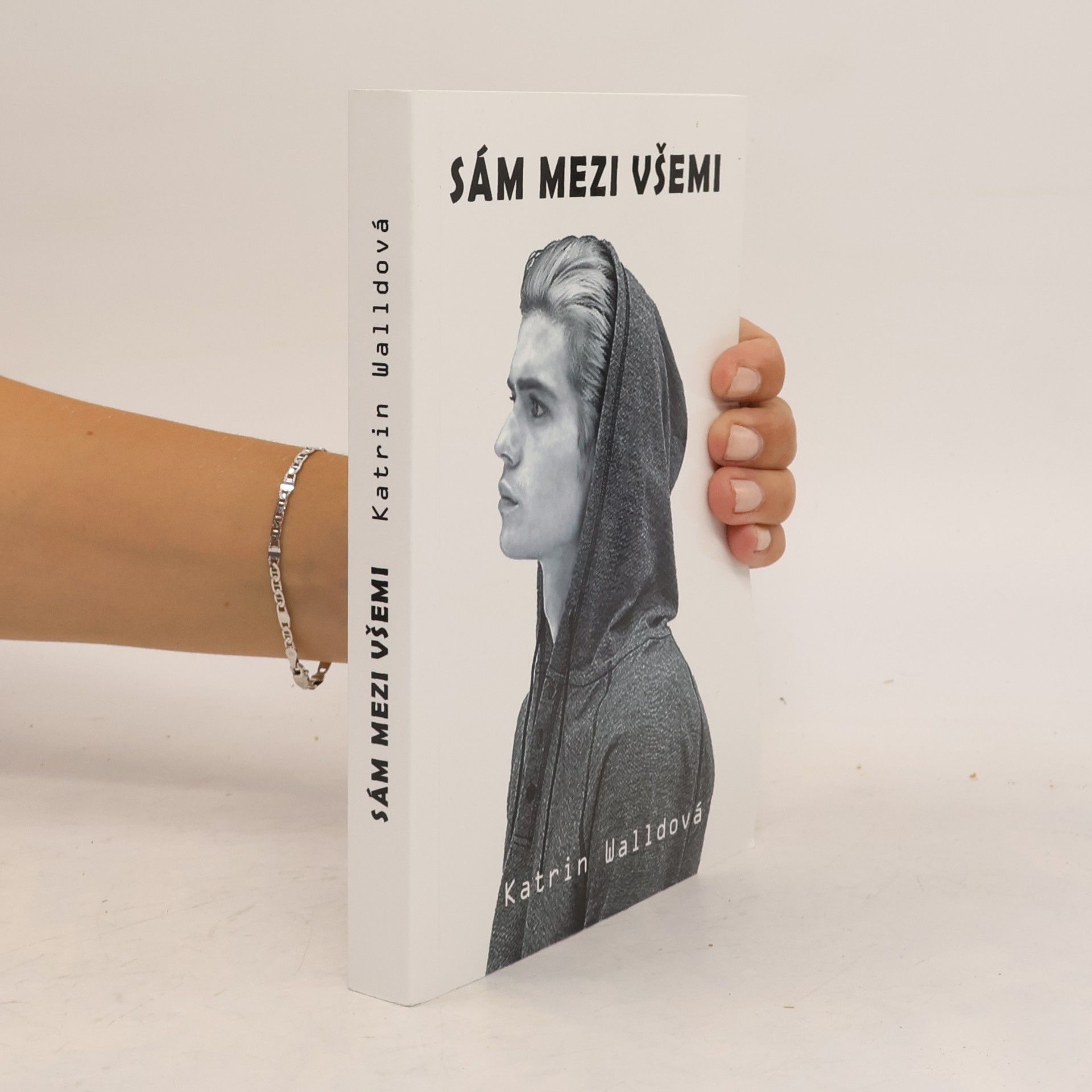 Katrin Walldová Sám mezi všemi