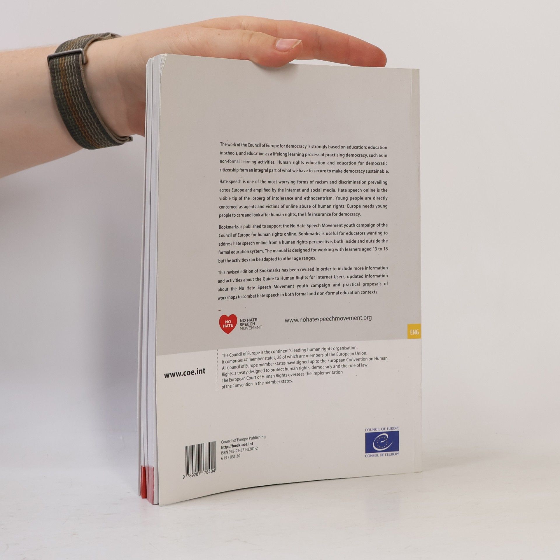Kolektiv autorů Bookmarks. A manual for combating hate speech online through human rights education