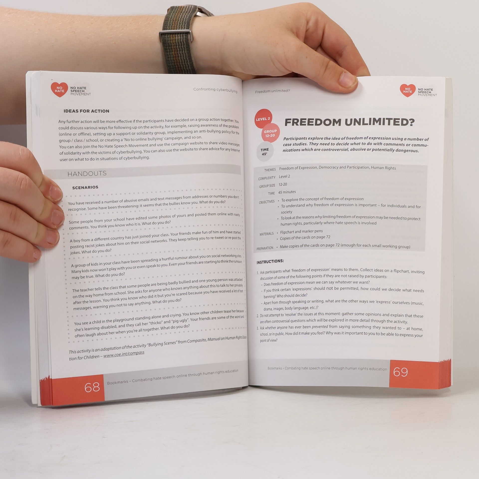 Kolektiv autorů Bookmarks. A manual for combating hate speech online through human rights education