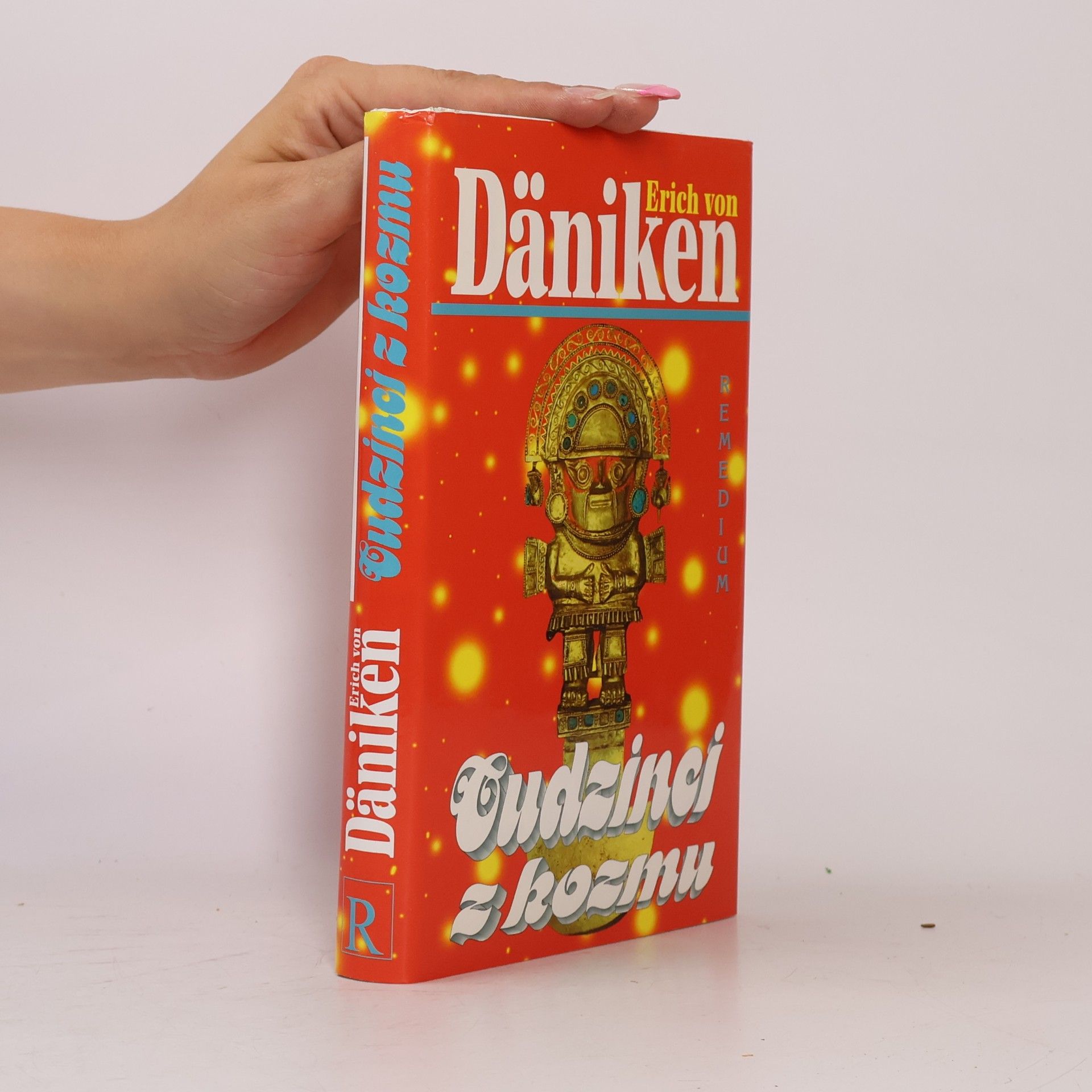Erich von Däniken Cudzinci z kozmu
