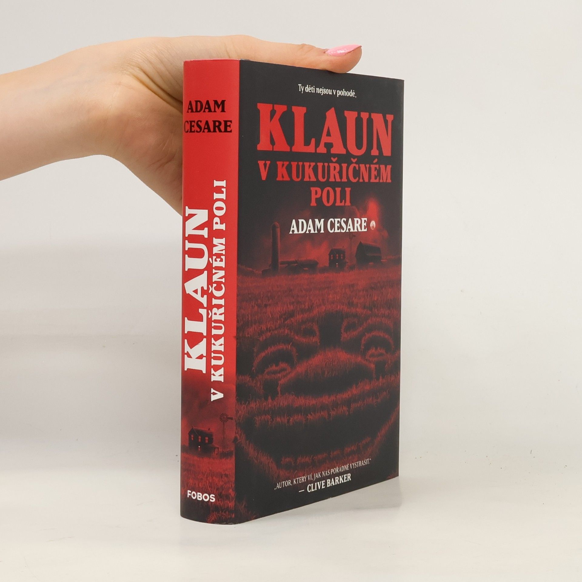 Adam Cesare Klaun v kukuřičném poli