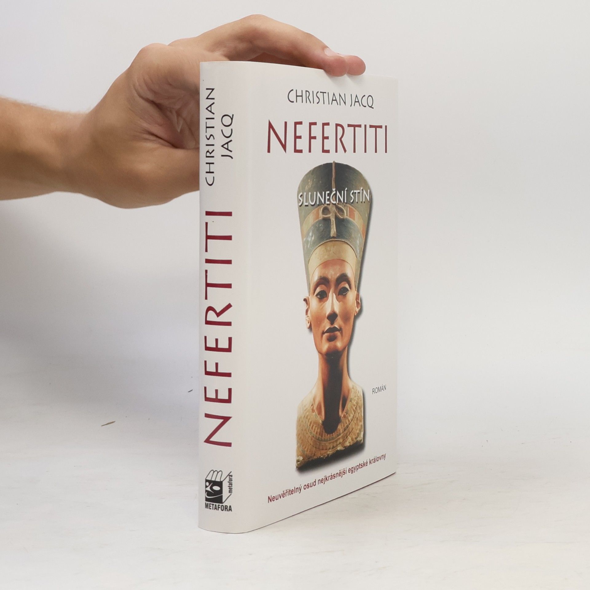 Nefertiti: Sluneční stín