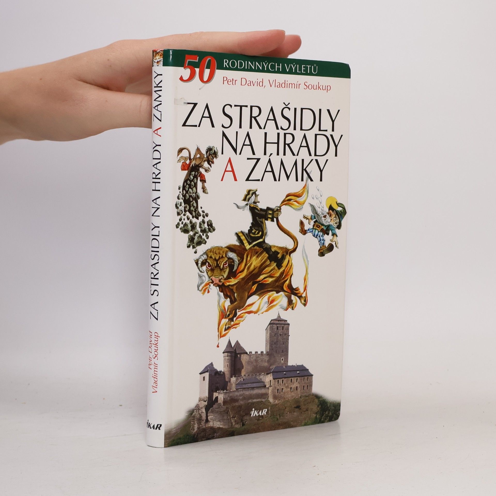 Petr David Za strašidly na hrady a zámky