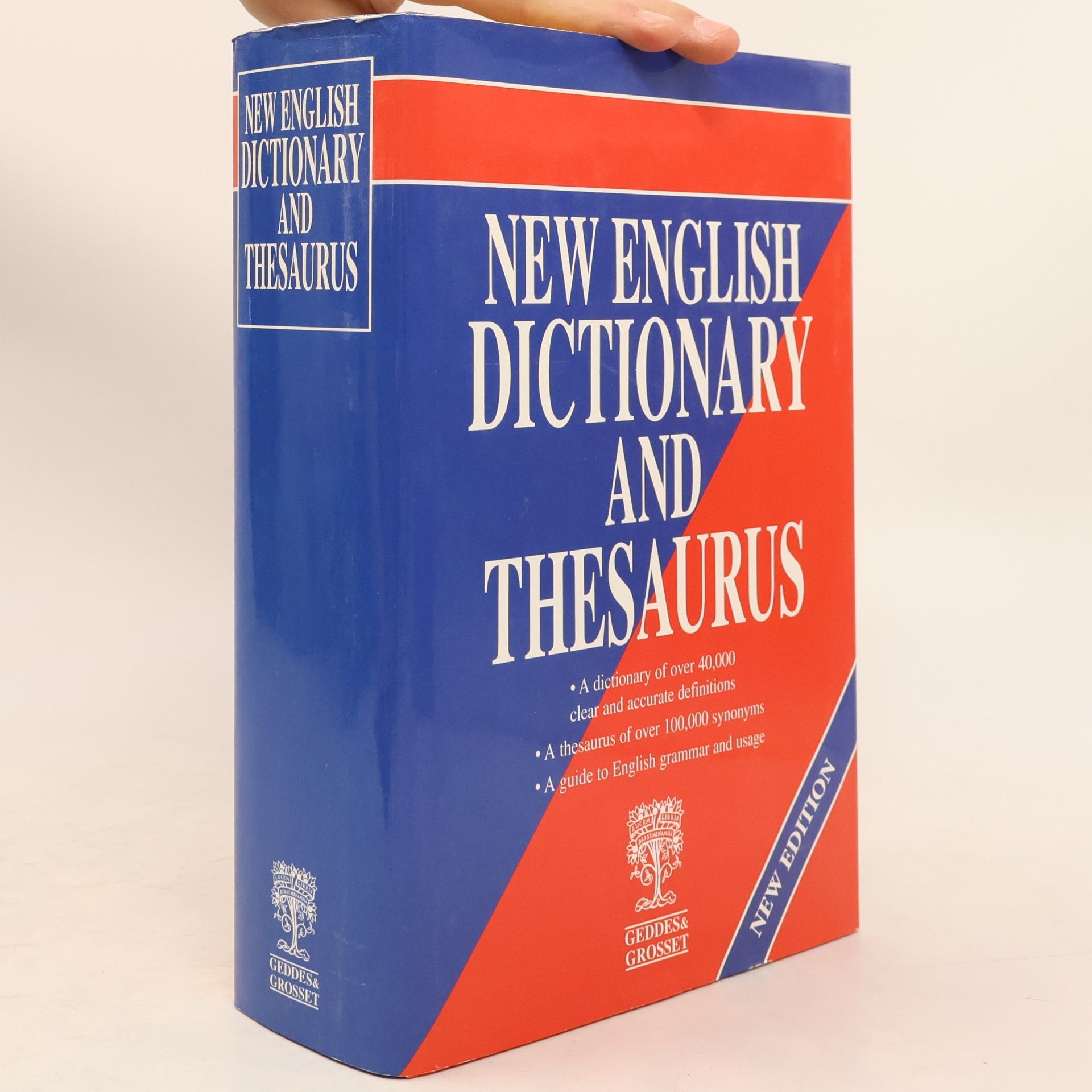 Collectif d'auteurs New English dictionary and thesaurus