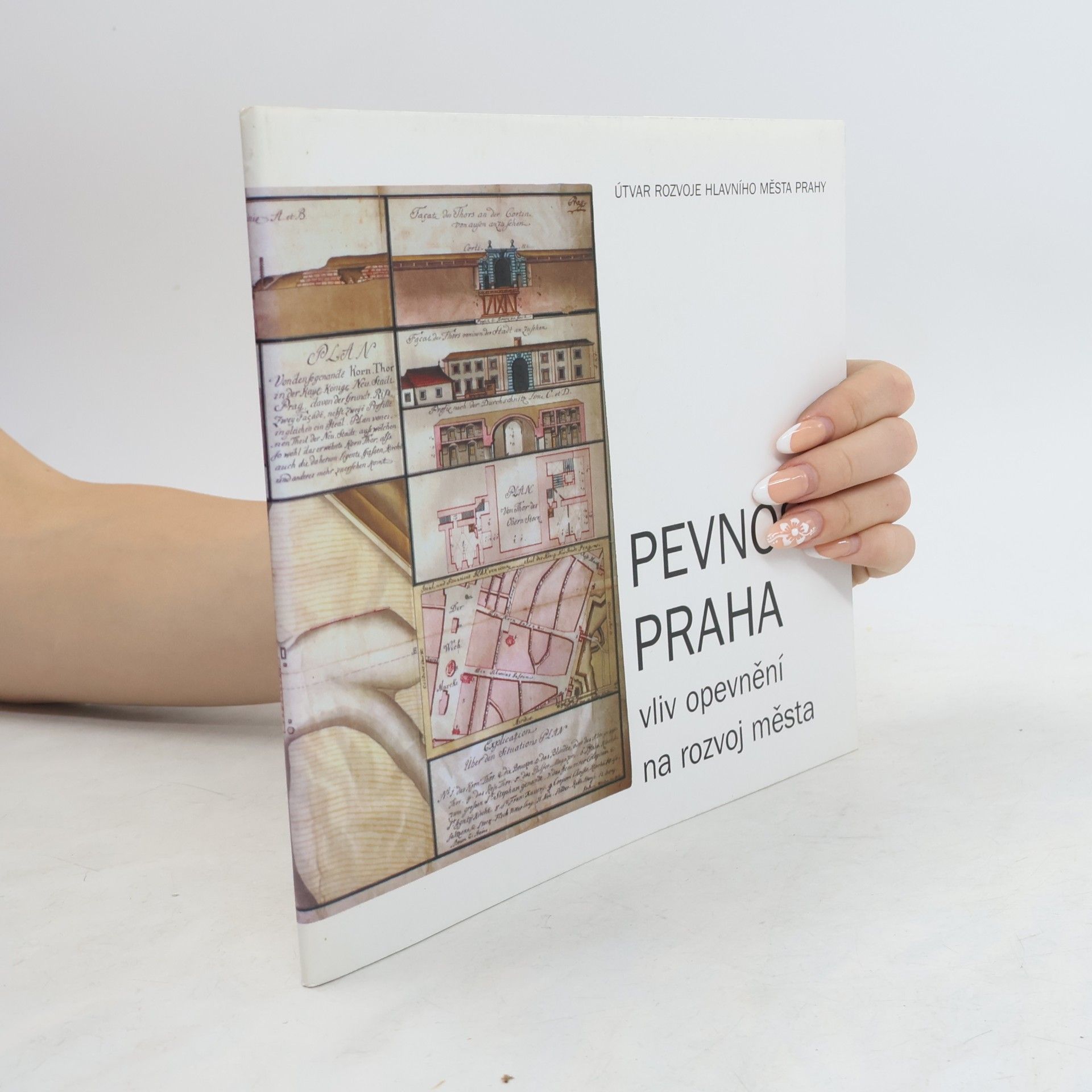 Ladislav Honeiser Pevnost Praha. Vliv opevnění na rozvoj města