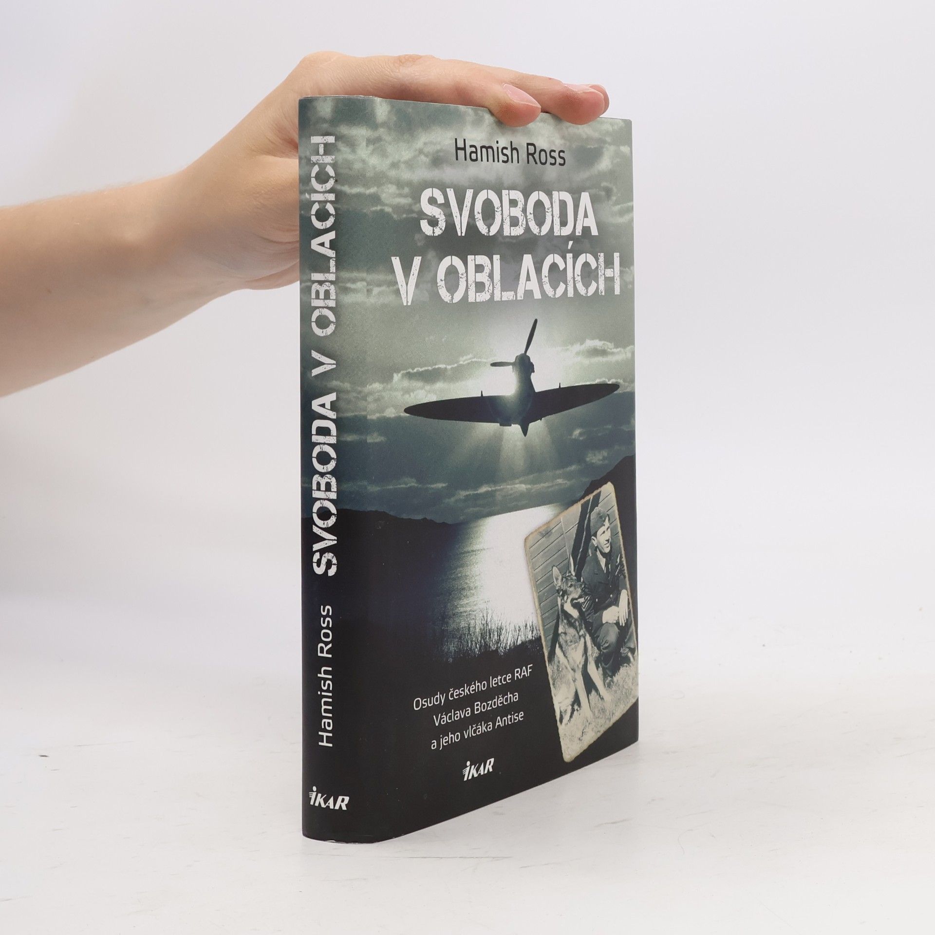 Hamish Ross Svoboda v oblacích - Osudy českého letce RAF Václava Bozděcha a jeho vlčáka Antise