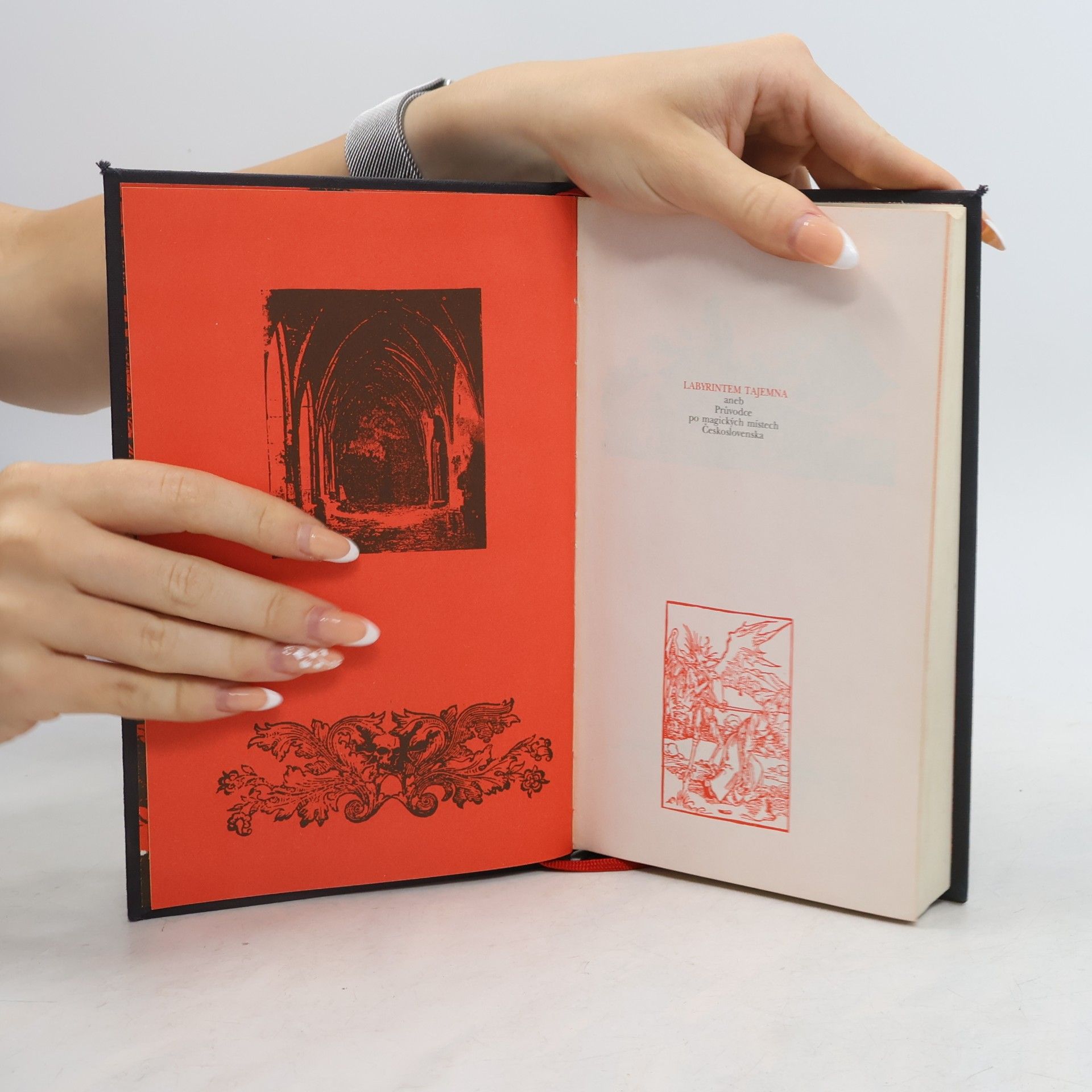 Various authors Labyrintem tajemna, aneb, Průvodce po magických místech Československa