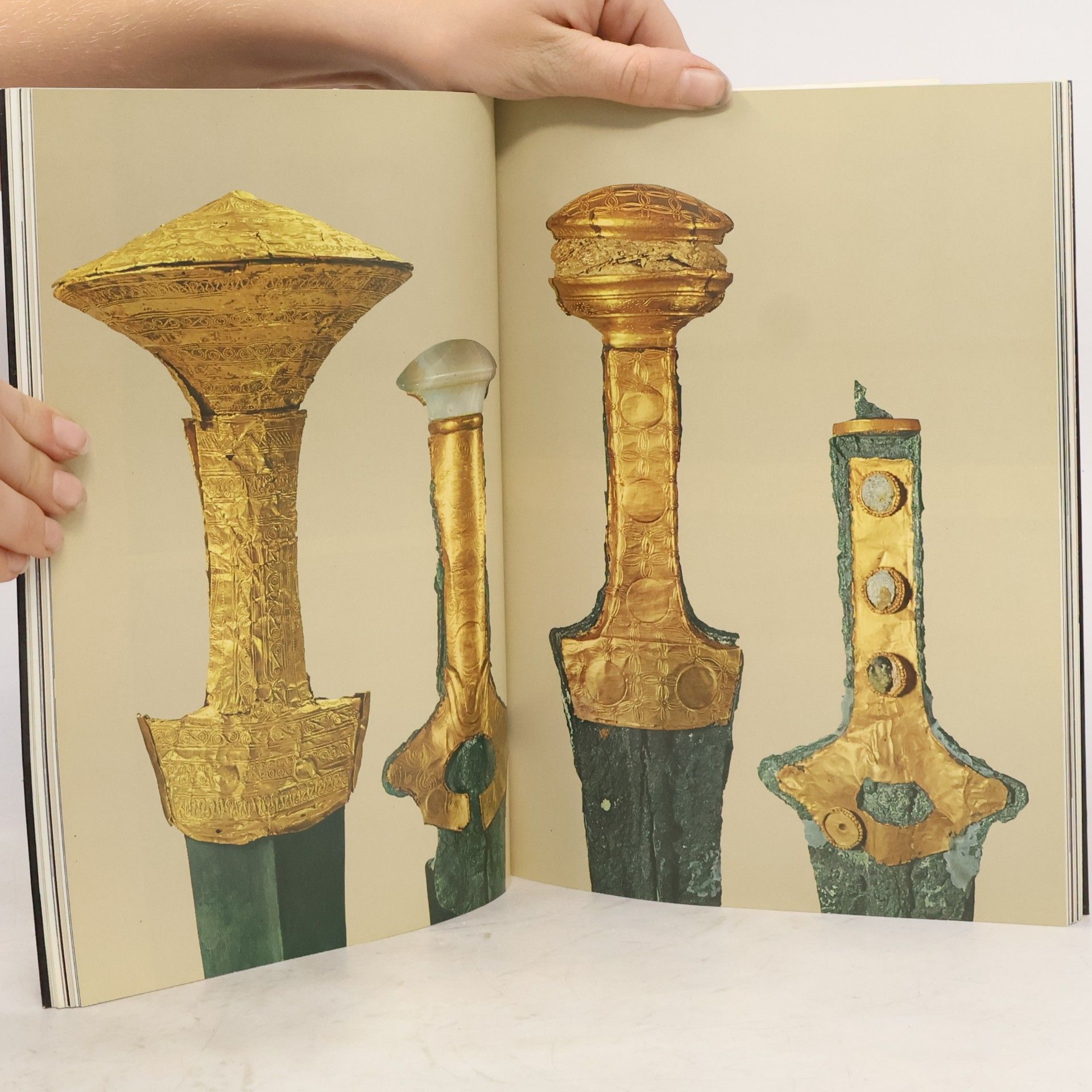Basileios Ch. Petrakos Nationalmuseum: Skulpturen-Vasen-Bronzen