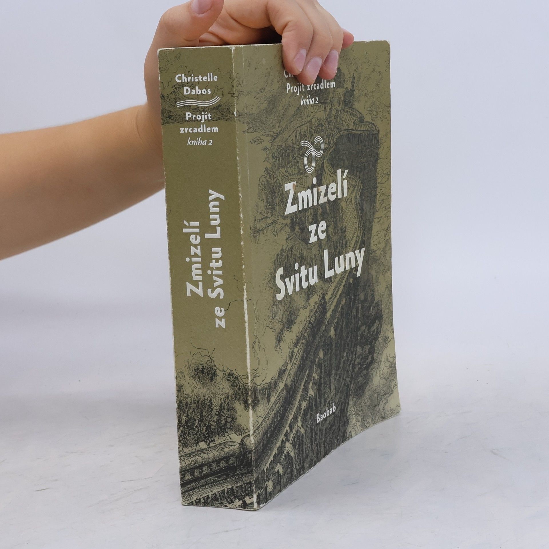 Christelle Dabos Projít zrcadlem: kniha 2., Zmizelí ze Svitu Luny