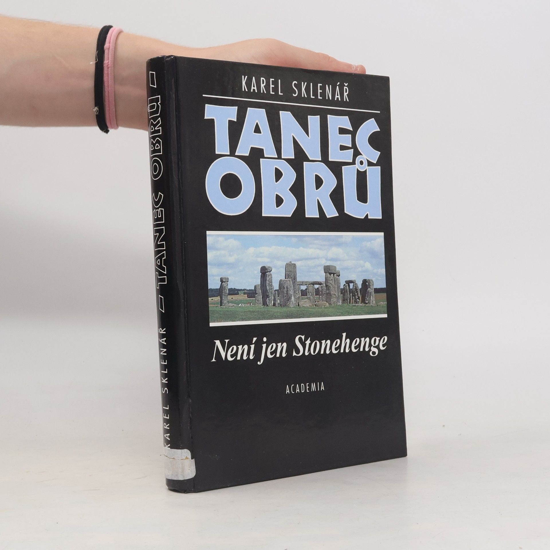 Karel Sklenář Tanec obrů: Není jen Stonehenge
