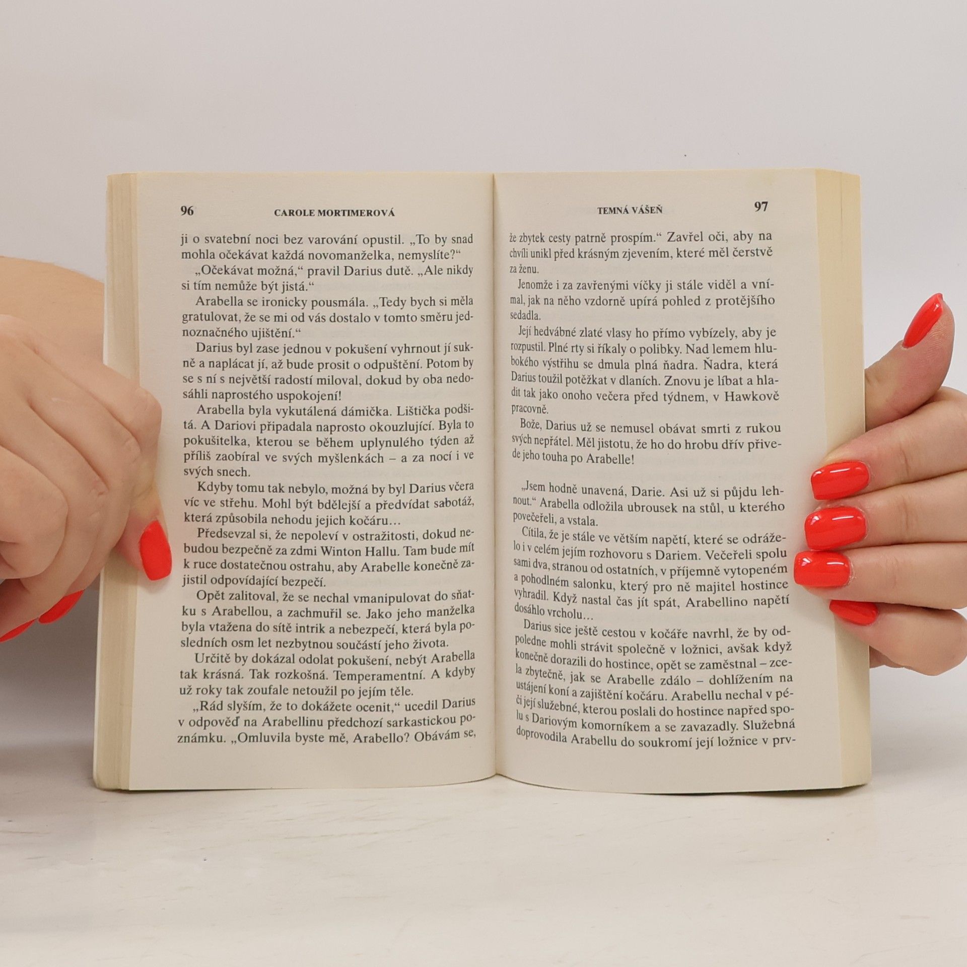 Carole Mortimer Temná vášeň