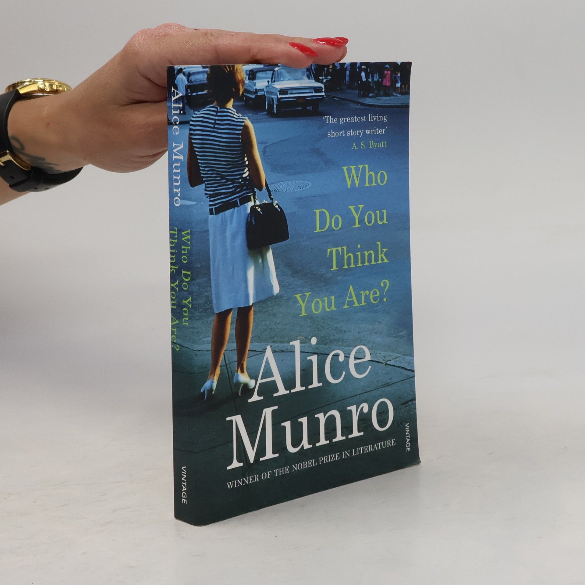 Alice Munro Who Do You Think You Are?