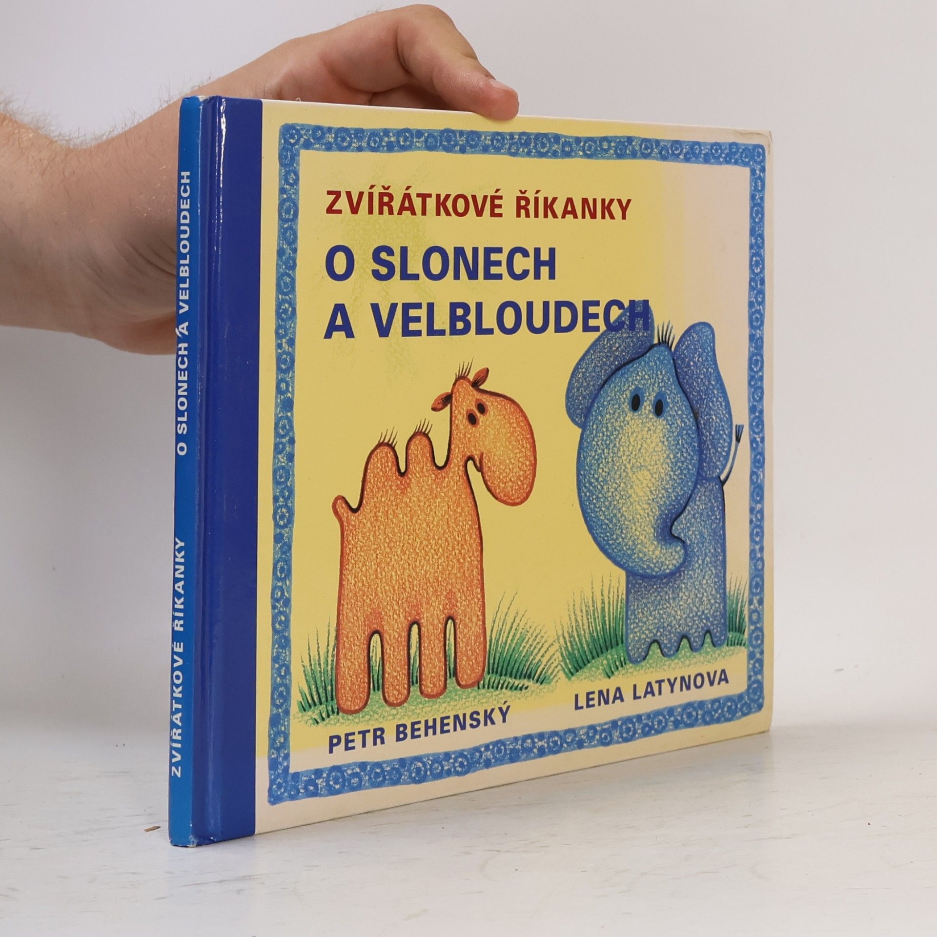 Lena Latynova O slonech a velbloudech