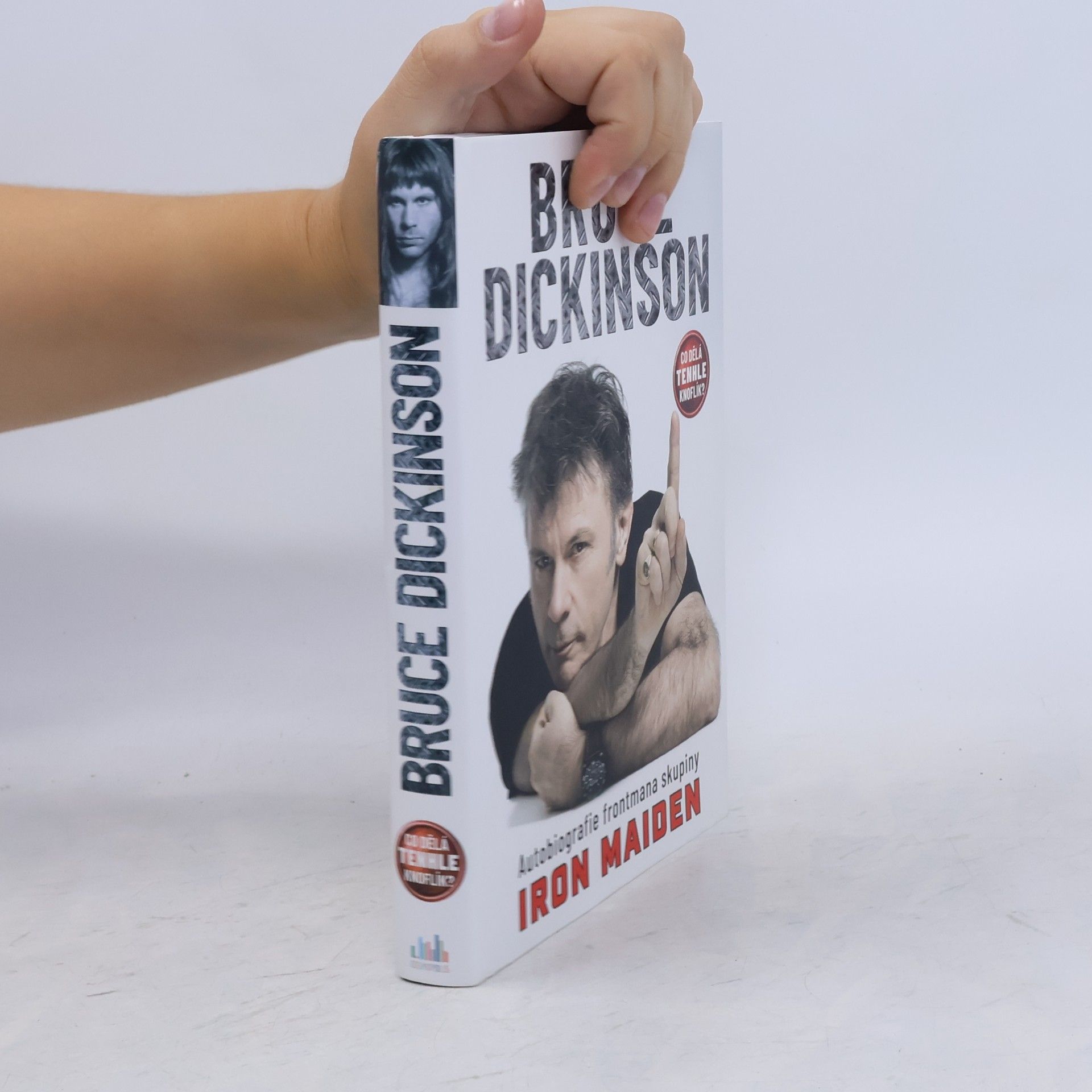 Bruce Dickinson Co dělá tenhle knoflík?